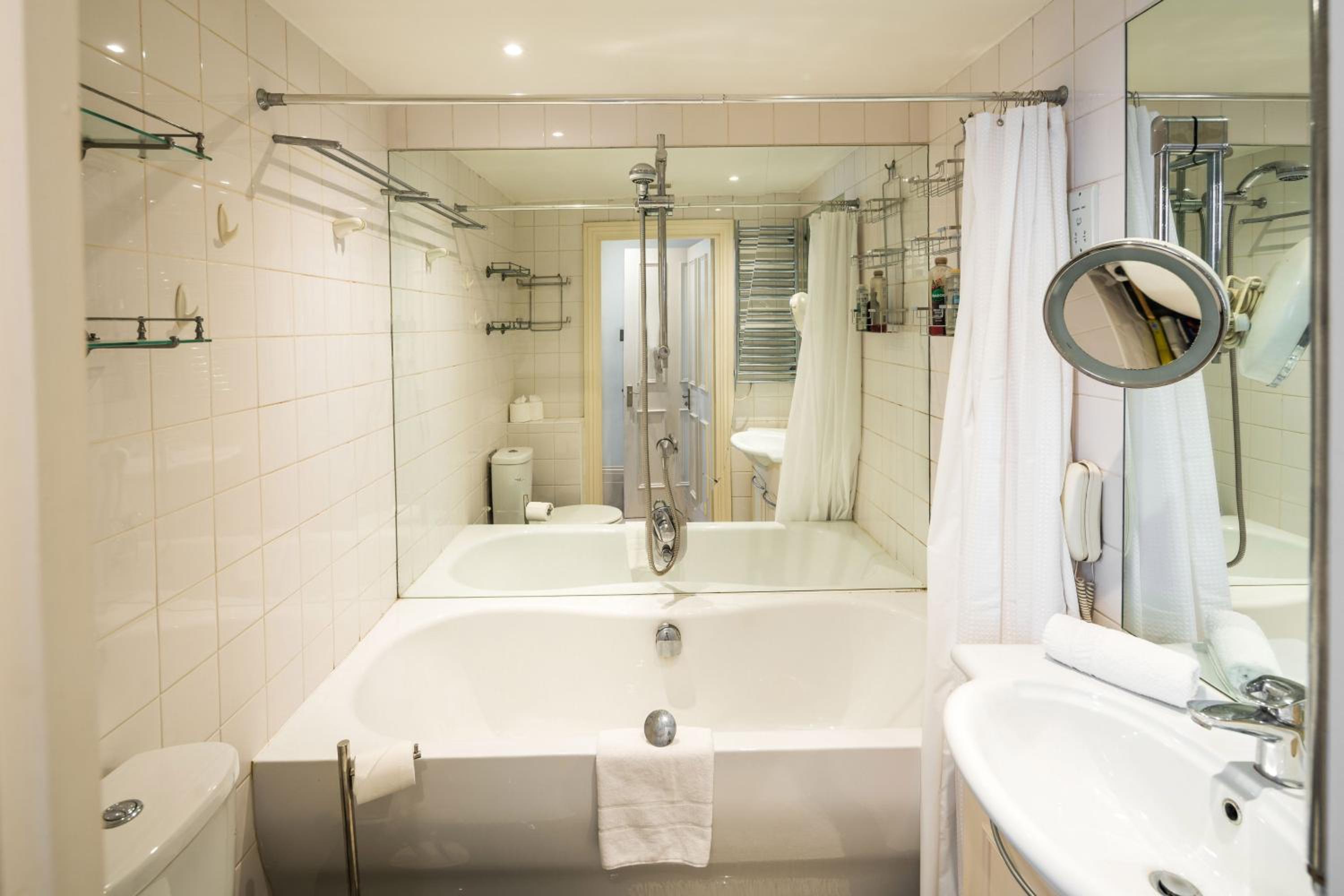 Sleek Simple & Peaceful 1BD Flat Kensington