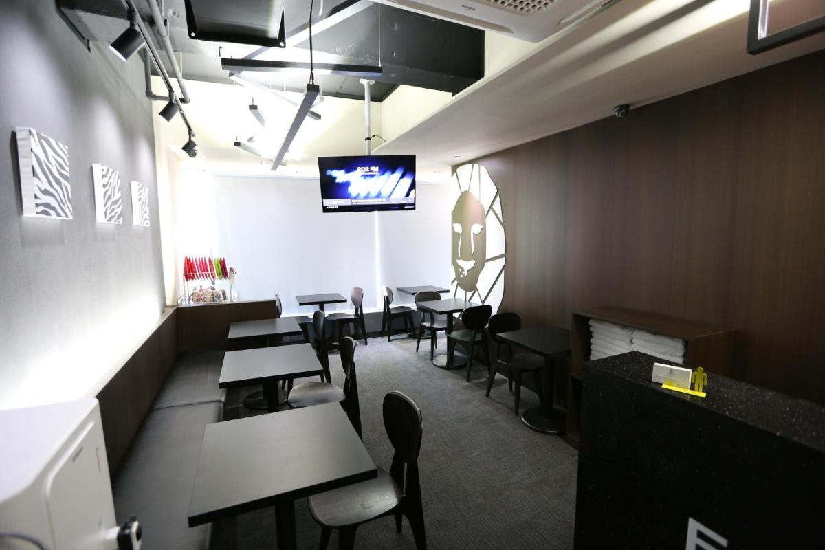 Philstay Ehwa Boutique – Female Only 4