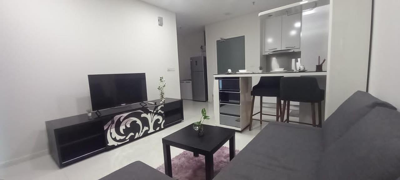 Mercu Summer Suites by Cozy place