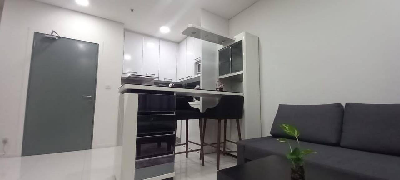 Mercu Summer Suites by Cozy place