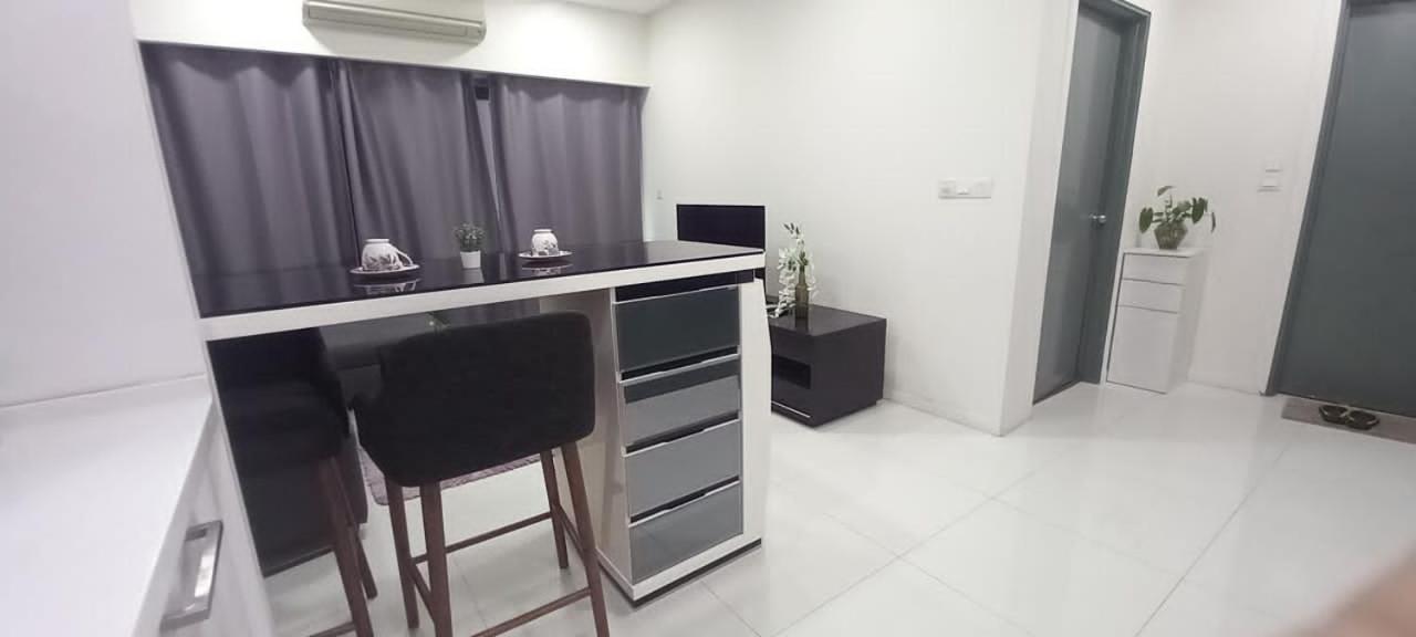 Mercu Summer Suites by Cozy place