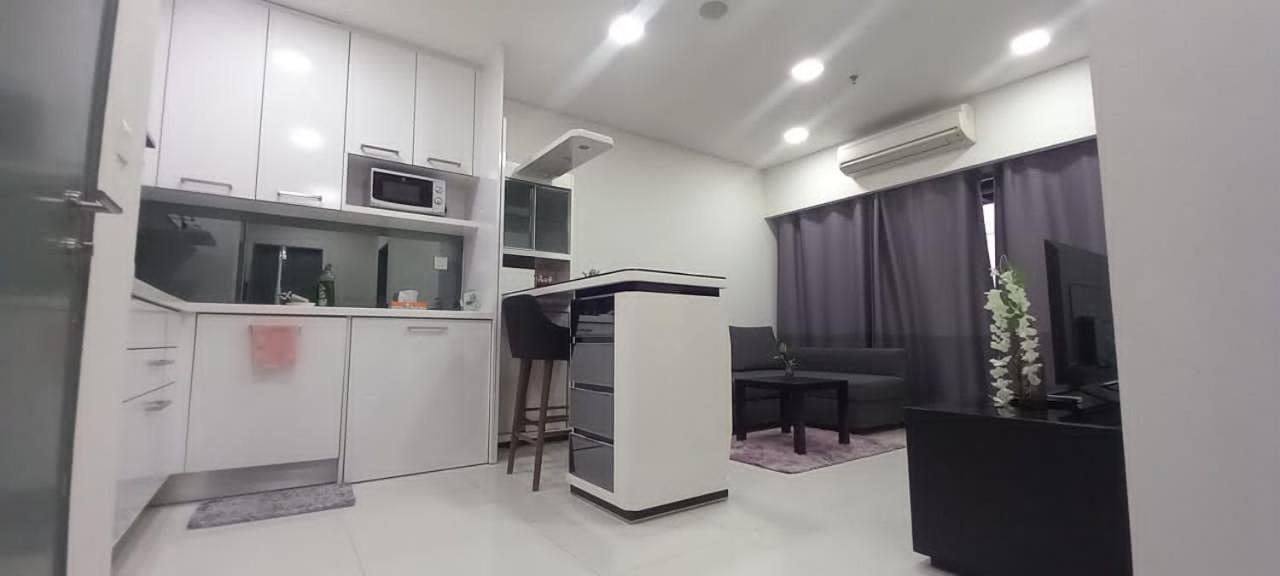 Mercu Summer Suites by Cozy place
