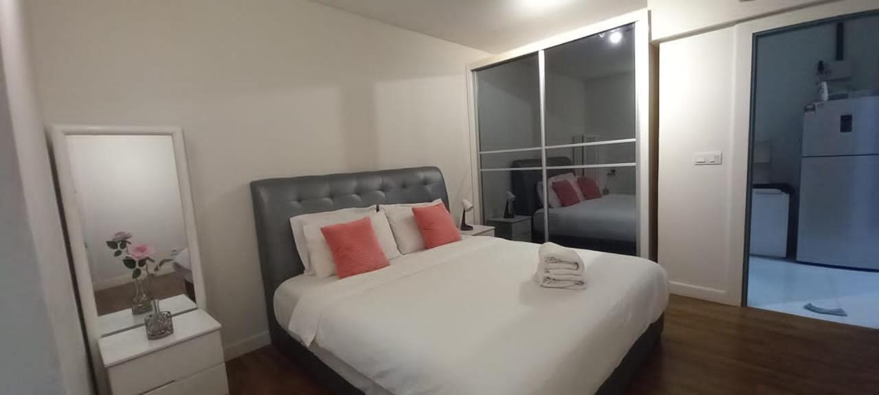 Mercu Summer Suites by Cozy place