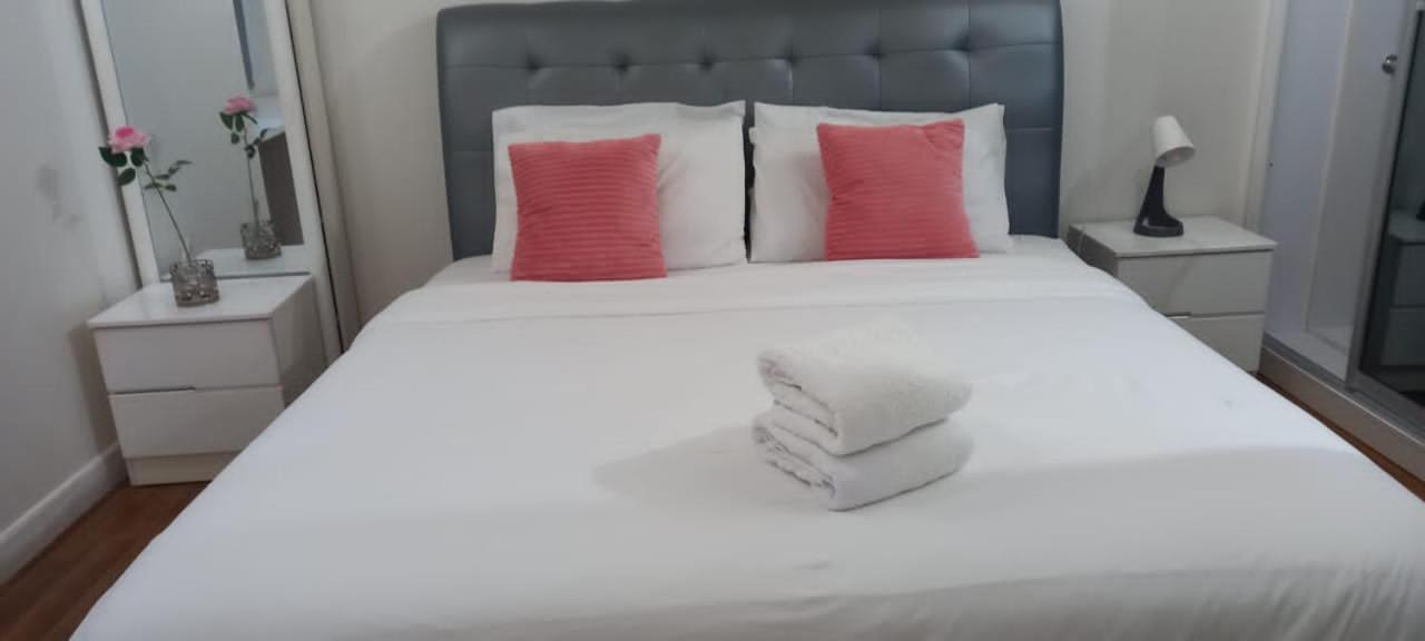 Mercu Summer Suites by Cozy place