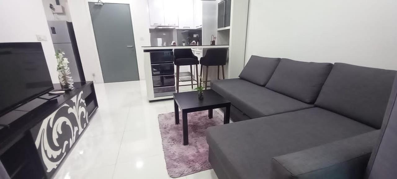 Mercu Summer Suites by Cozy place