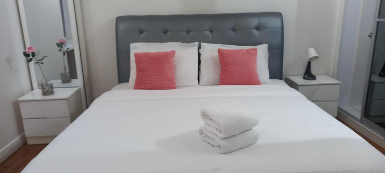 Mercu Summer Suites by Cozy place