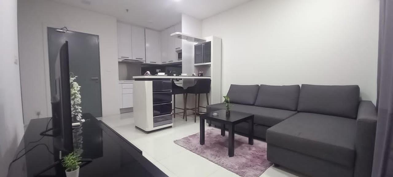 Mercu Summer Suites by Cozy place