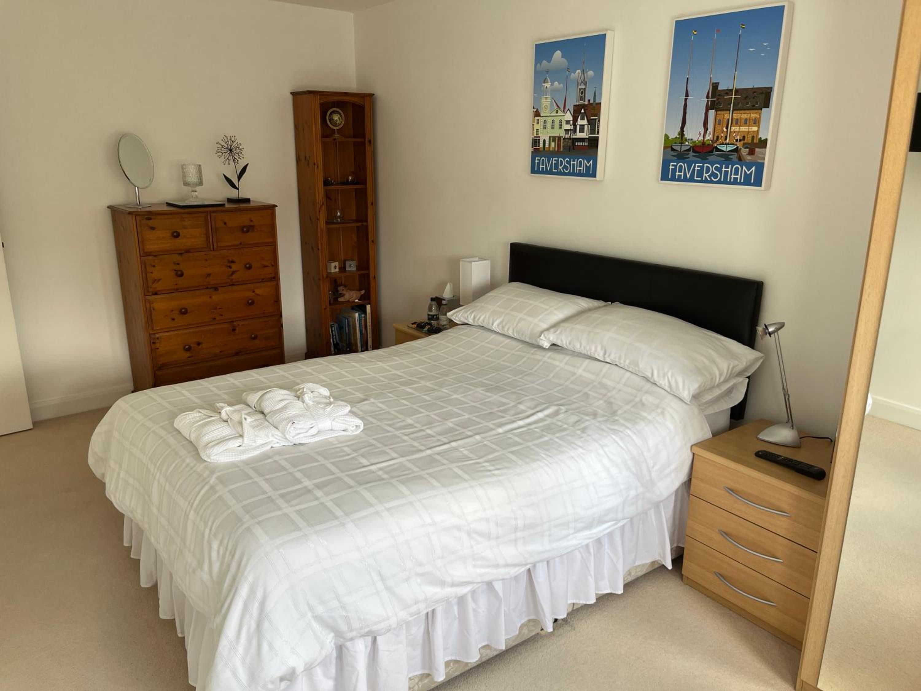 Hampton Vale, Peterborough Lakeside Large Double bedroom with own bathroom view 2