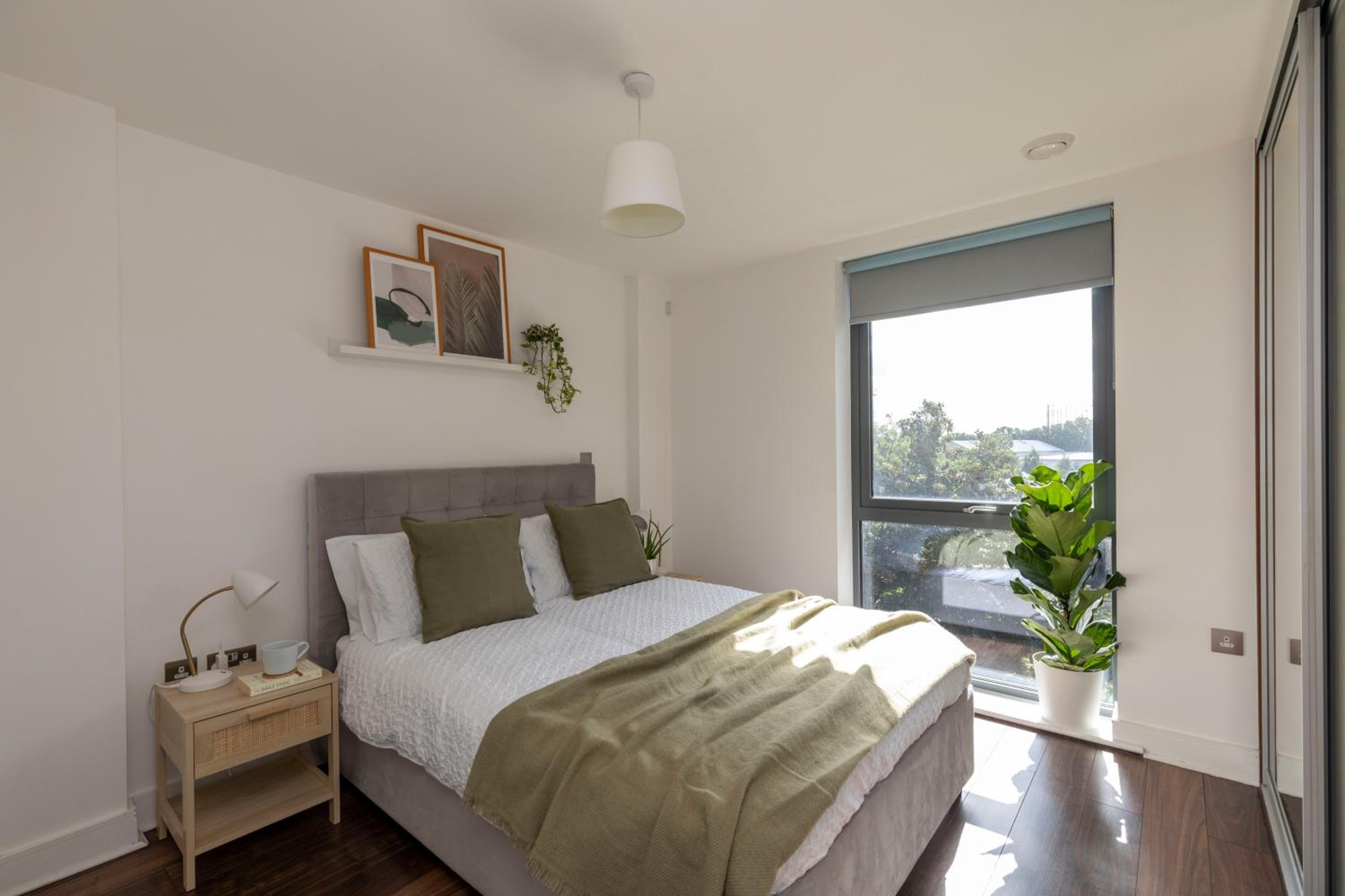 MODERN LUXE APT just 10 MINS from TOWER BRIDGE! EASY ACCESS TO TUBE AND BUS