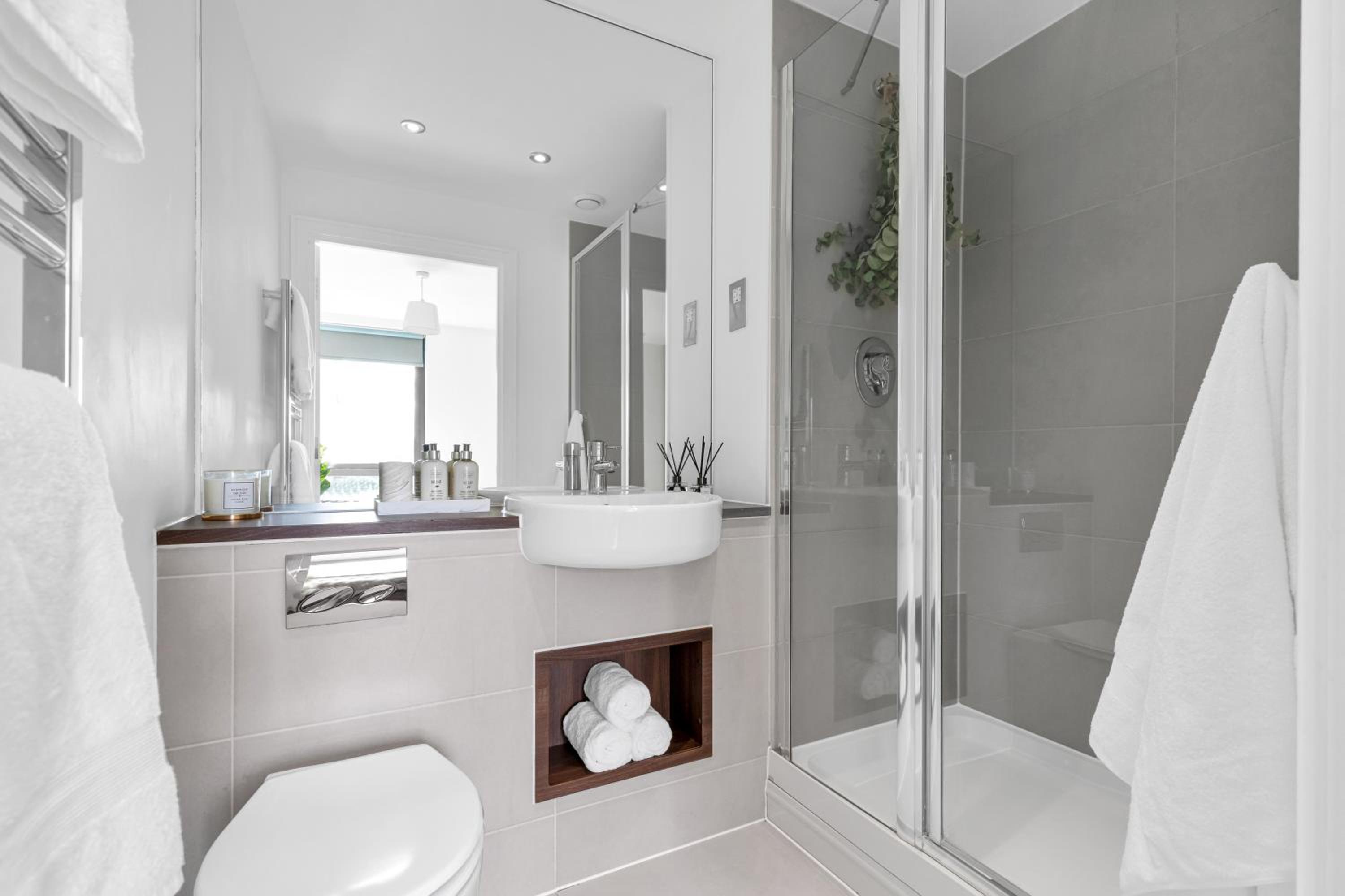 MODERN LUXE APT just 10 MINS from TOWER BRIDGE! EASY ACCESS TO TUBE AND BUS