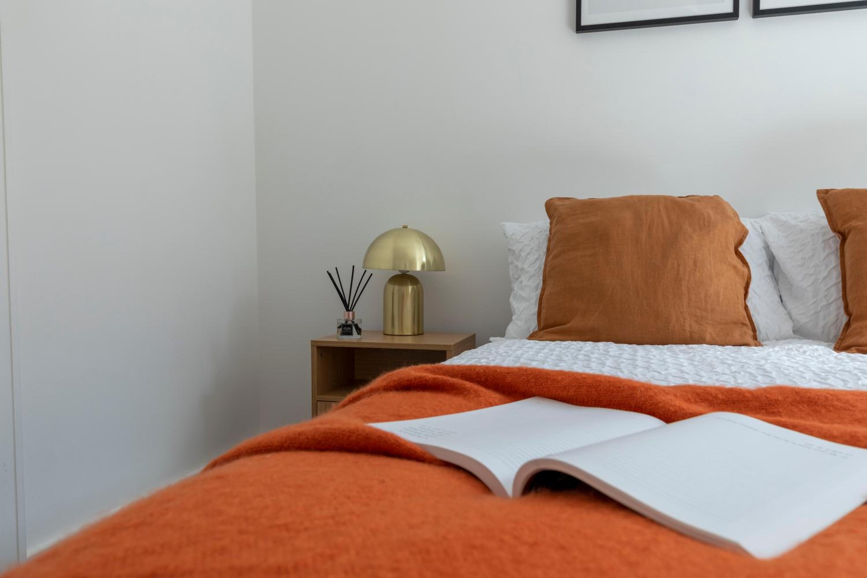 MODERN LUXE APT just 10 MINS from TOWER BRIDGE! EASY ACCESS TO TUBE AND BUS