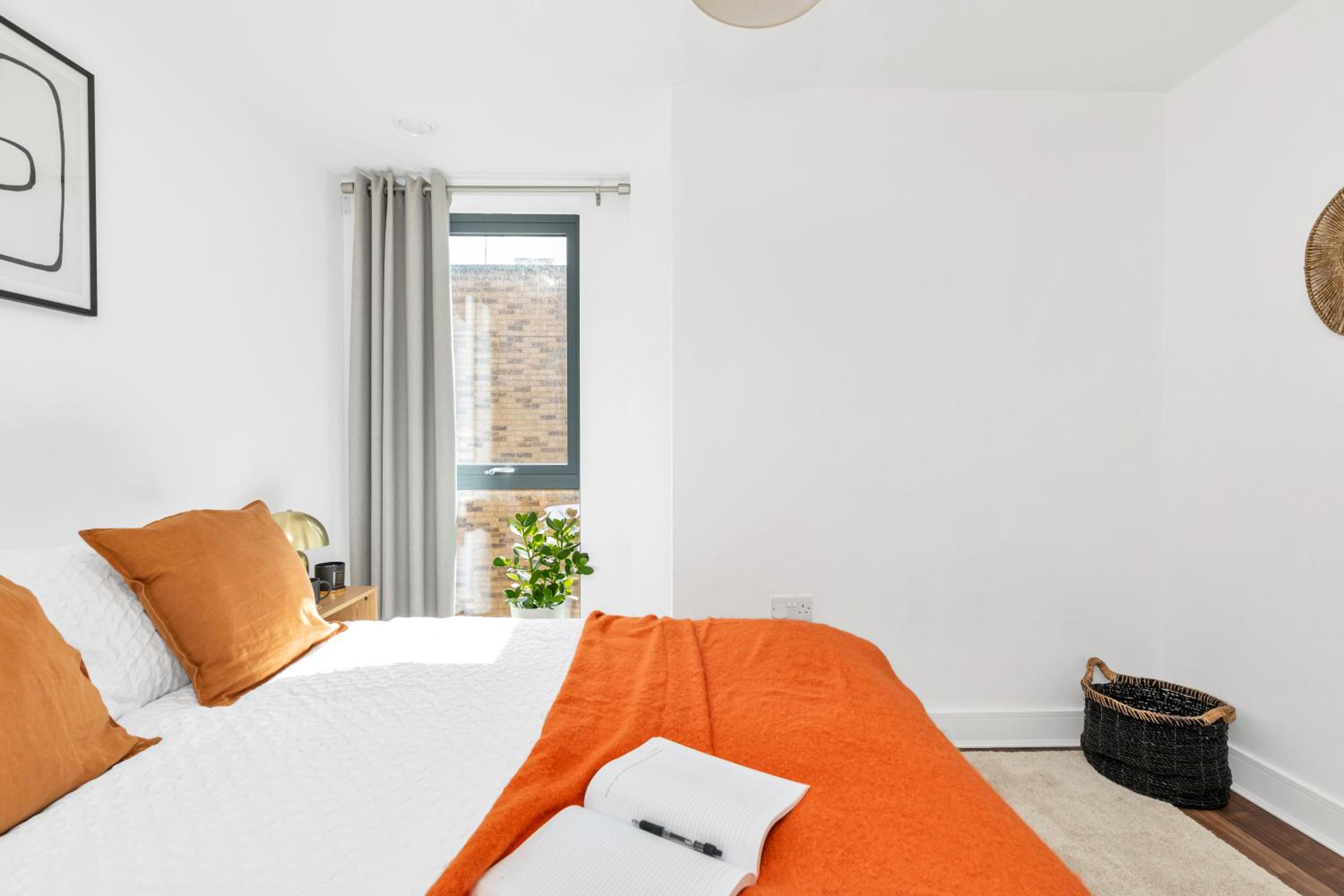 MODERN LUXE APT just 10 MINS from TOWER BRIDGE! EASY ACCESS TO TUBE AND BUS