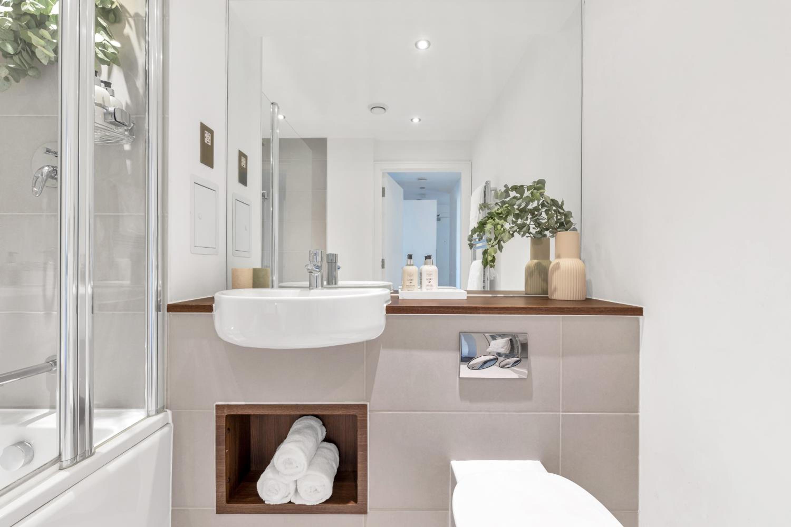 MODERN LUXE APT just 10 MINS from TOWER BRIDGE! EASY ACCESS TO TUBE AND BUS