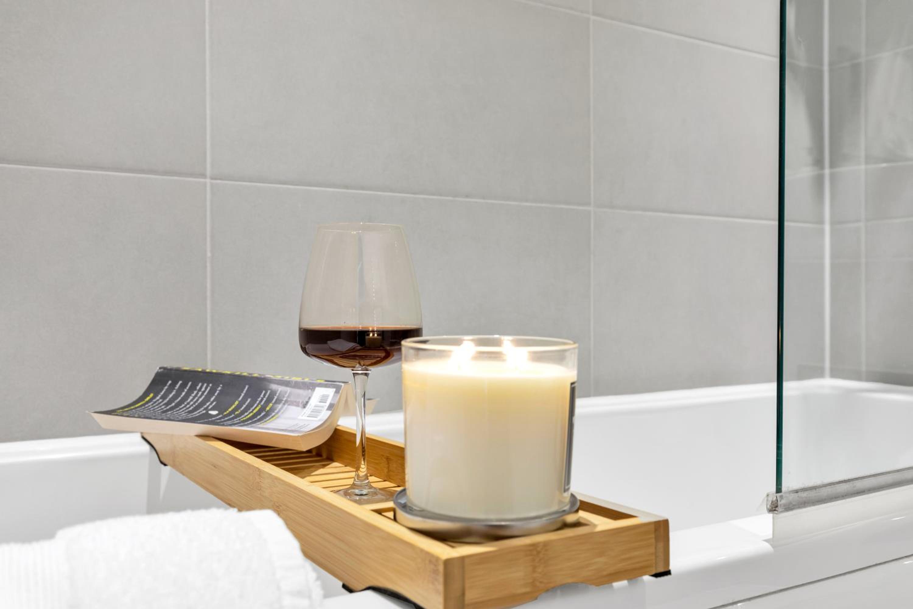 MODERN LUXE APT just 10 MINS from TOWER BRIDGE! EASY ACCESS TO TUBE AND BUS