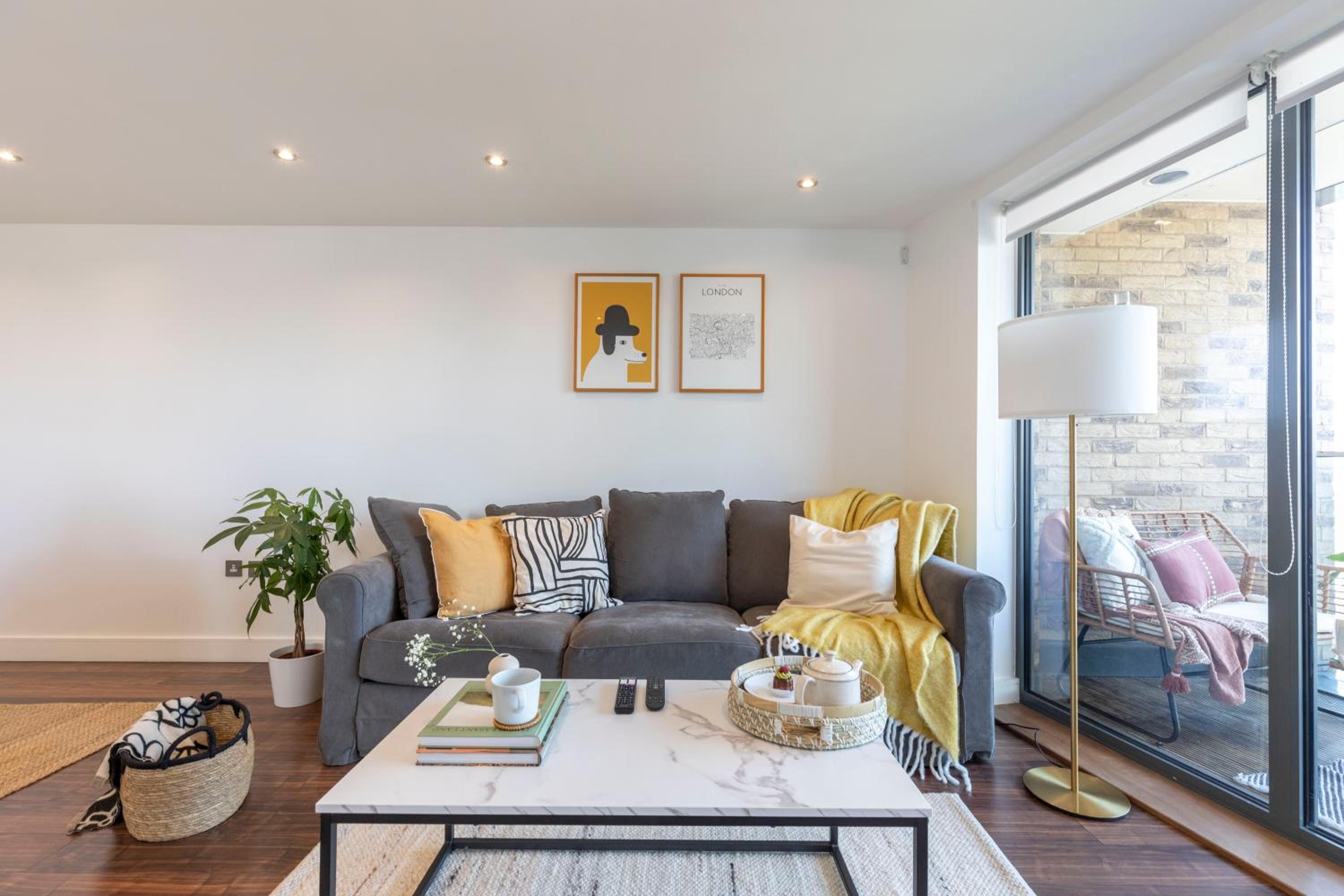 MODERN LUXE APT just 10 MINS from TOWER BRIDGE! EASY ACCESS TO TUBE AND BUS