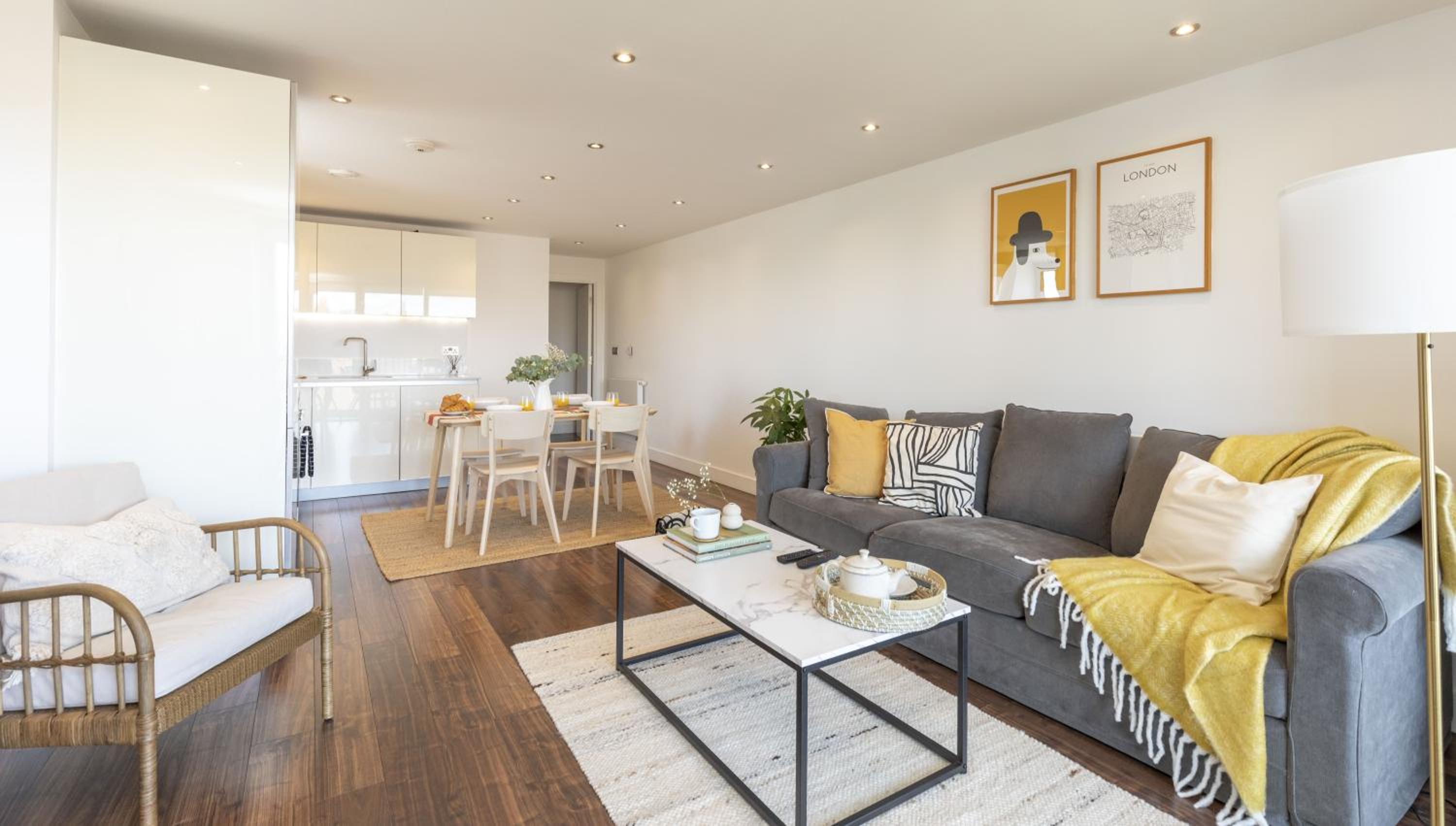 MODERN LUXE APT just 10 MINS from TOWER BRIDGE! EASY ACCESS TO TUBE AND BUS