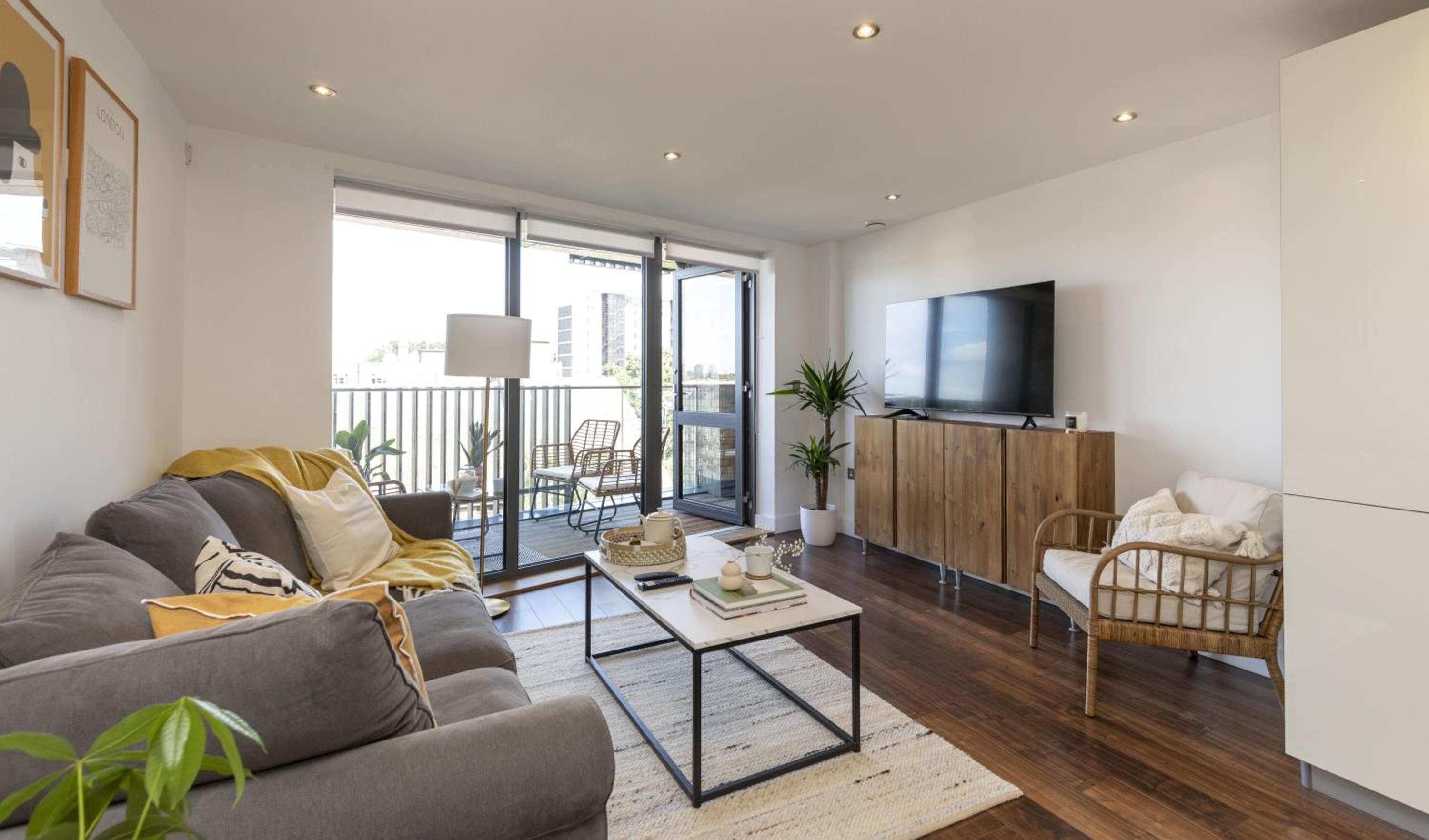 MODERN LUXE APT just 10 MINS from TOWER BRIDGE! EASY ACCESS TO TUBE AND BUS