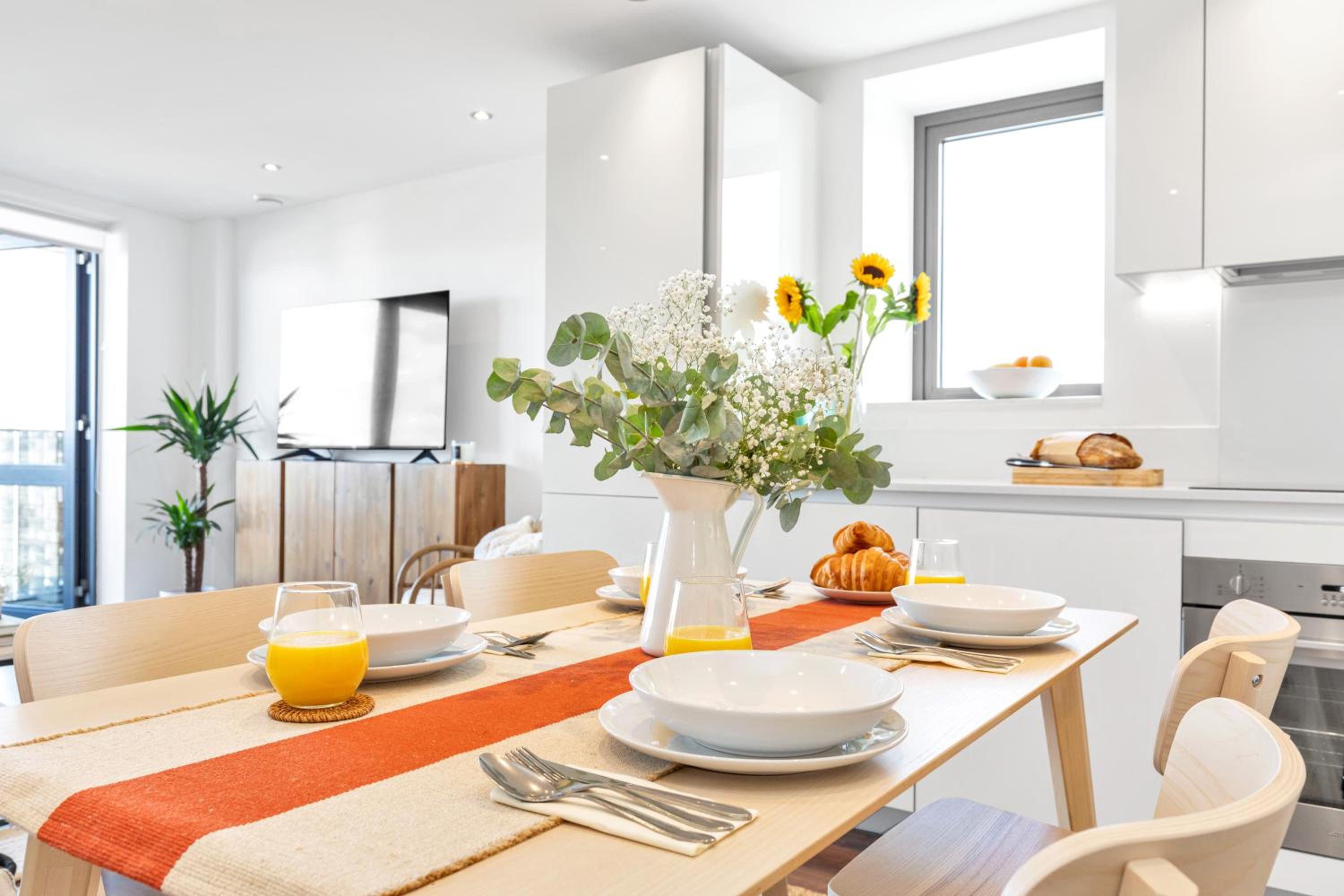 MODERN LUXE APT just 10 MINS from TOWER BRIDGE! EASY ACCESS TO TUBE AND BUS