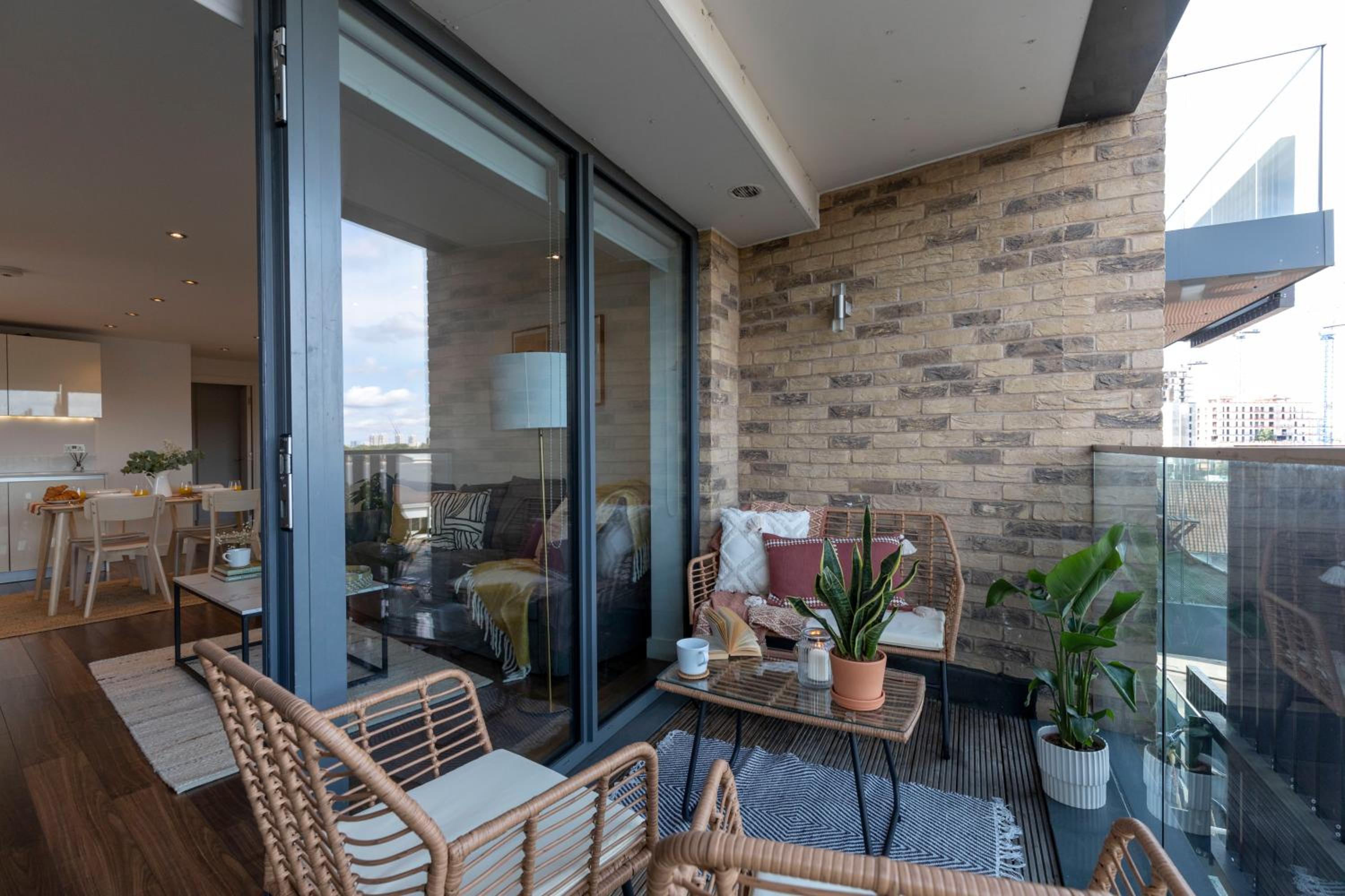 MODERN LUXE APT just 10 MINS from TOWER BRIDGE! EASY ACCESS TO TUBE AND BUS