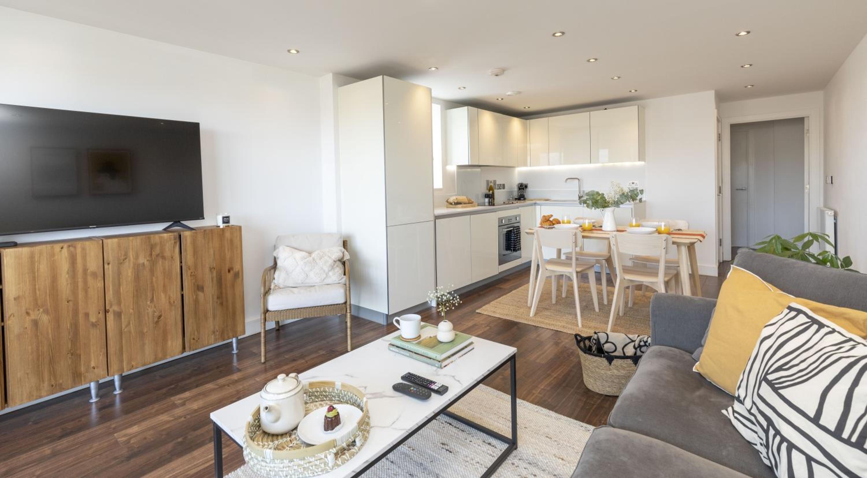 MODERN LUXE APT just 10 MINS from TOWER BRIDGE! EASY ACCESS TO TUBE AND BUS