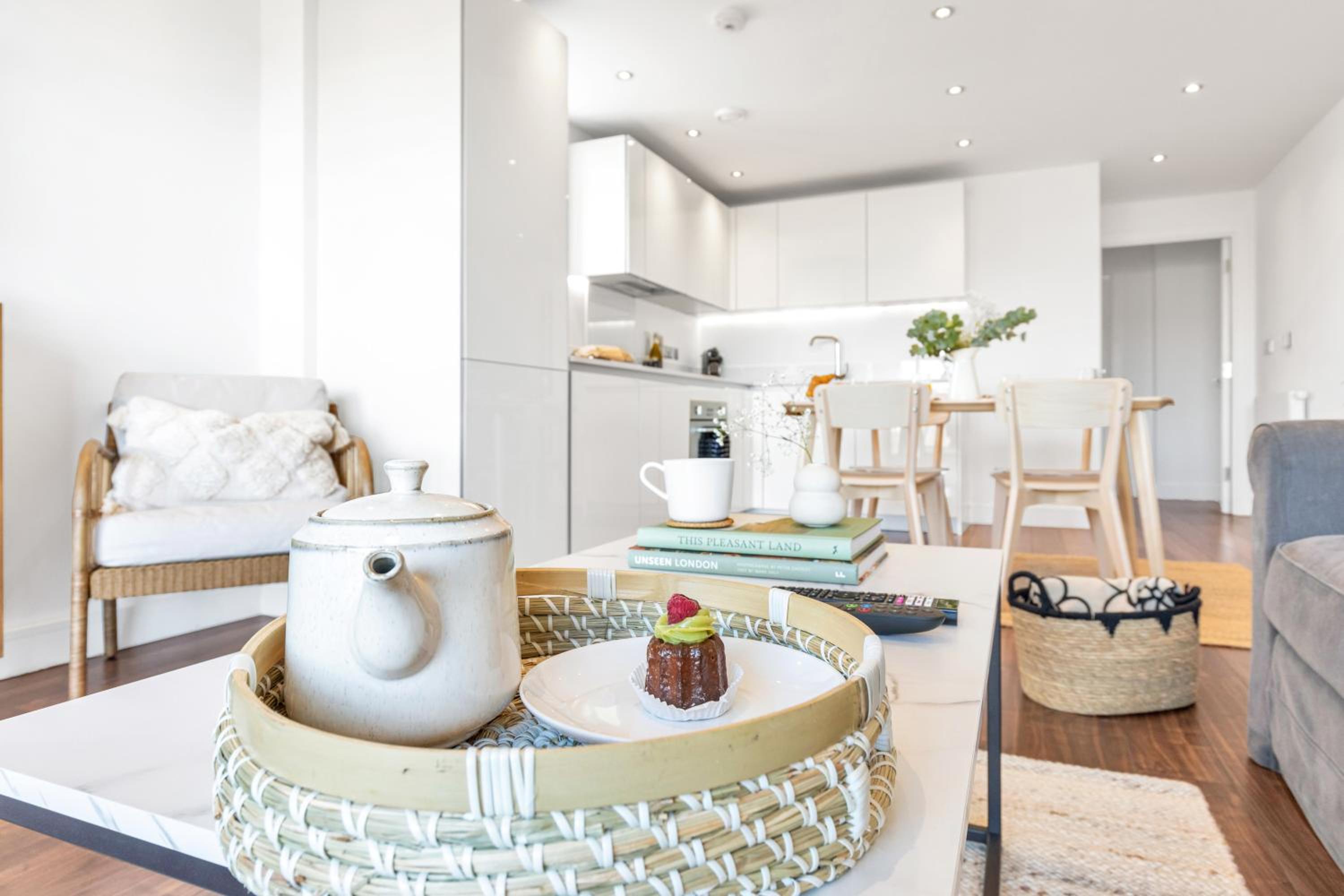 MODERN LUXE APT just 10 MINS from TOWER BRIDGE! EASY ACCESS TO TUBE AND BUS