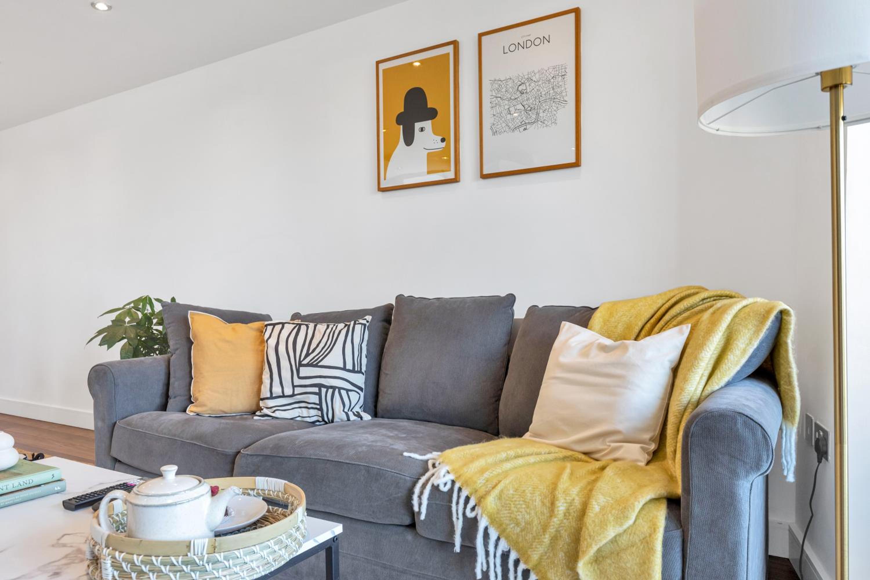MODERN LUXE APT just 10 MINS from TOWER BRIDGE! EASY ACCESS TO TUBE AND BUS