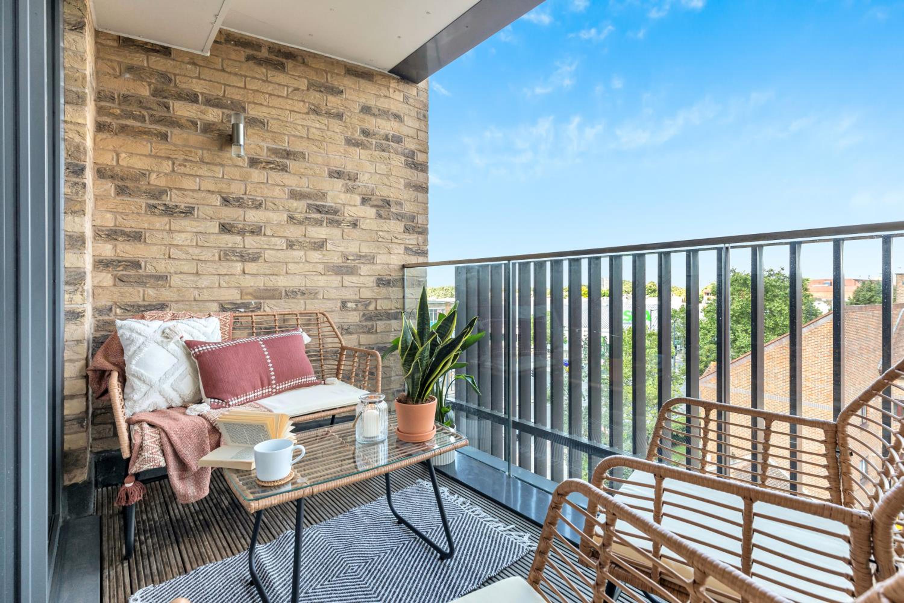 MODERN LUXE APT just 10 MINS from TOWER BRIDGE! EASY ACCESS TO TUBE AND BUS