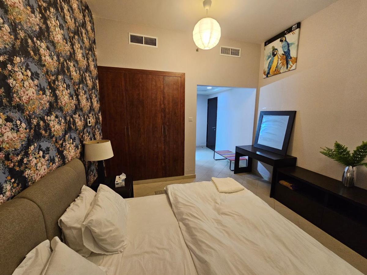 Beautiful 2 Bedrooms + Hall Rental Unit in Marina Escan807