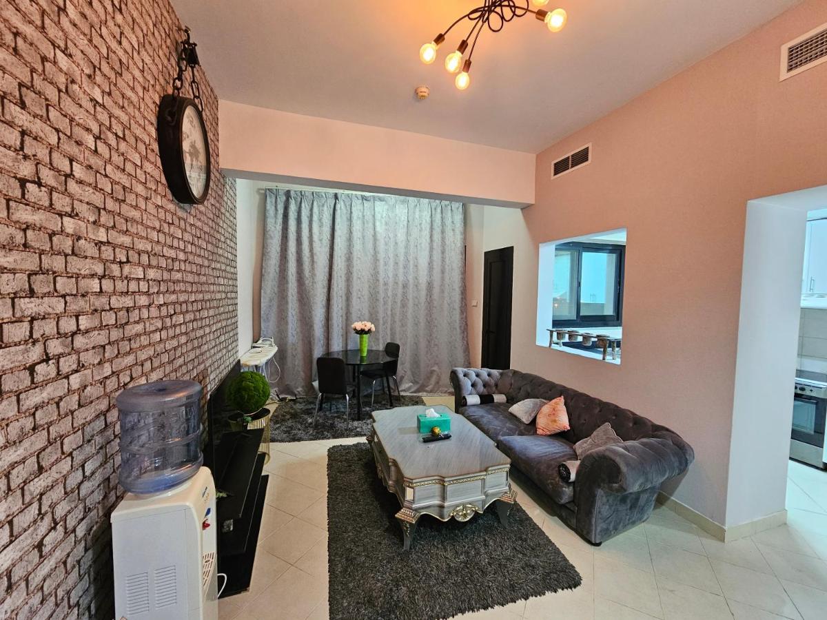Beautiful 2 Bedrooms + Hall Rental Unit in Marina Escan807