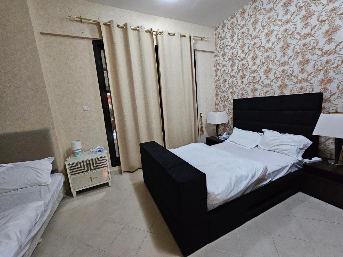 Beautiful 2 Bedrooms + Hall Rental Unit in Marina Escan807