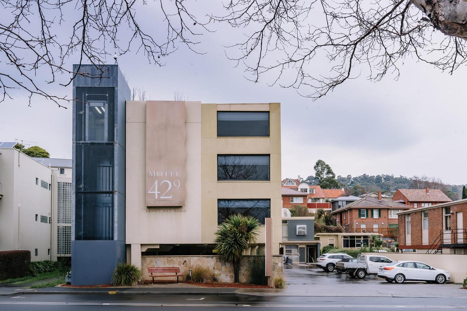 429 Apartments & Suites
