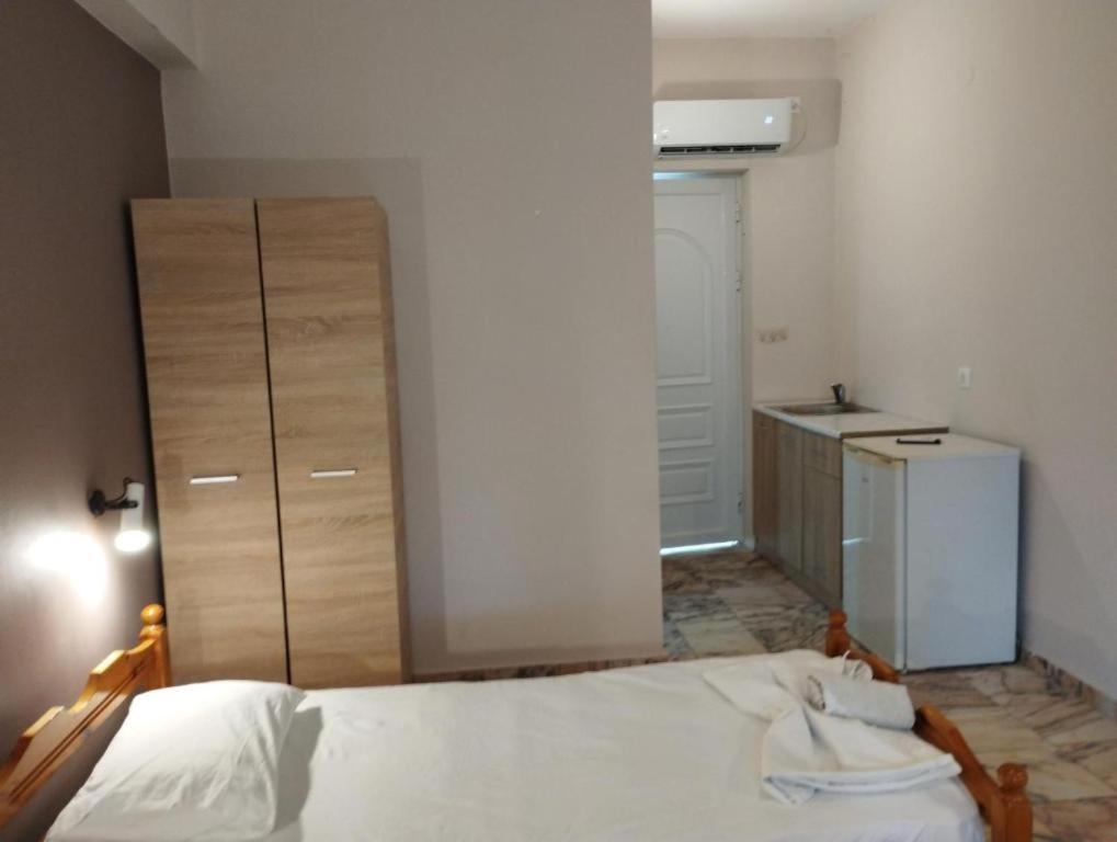 Panos Apartments photo 2