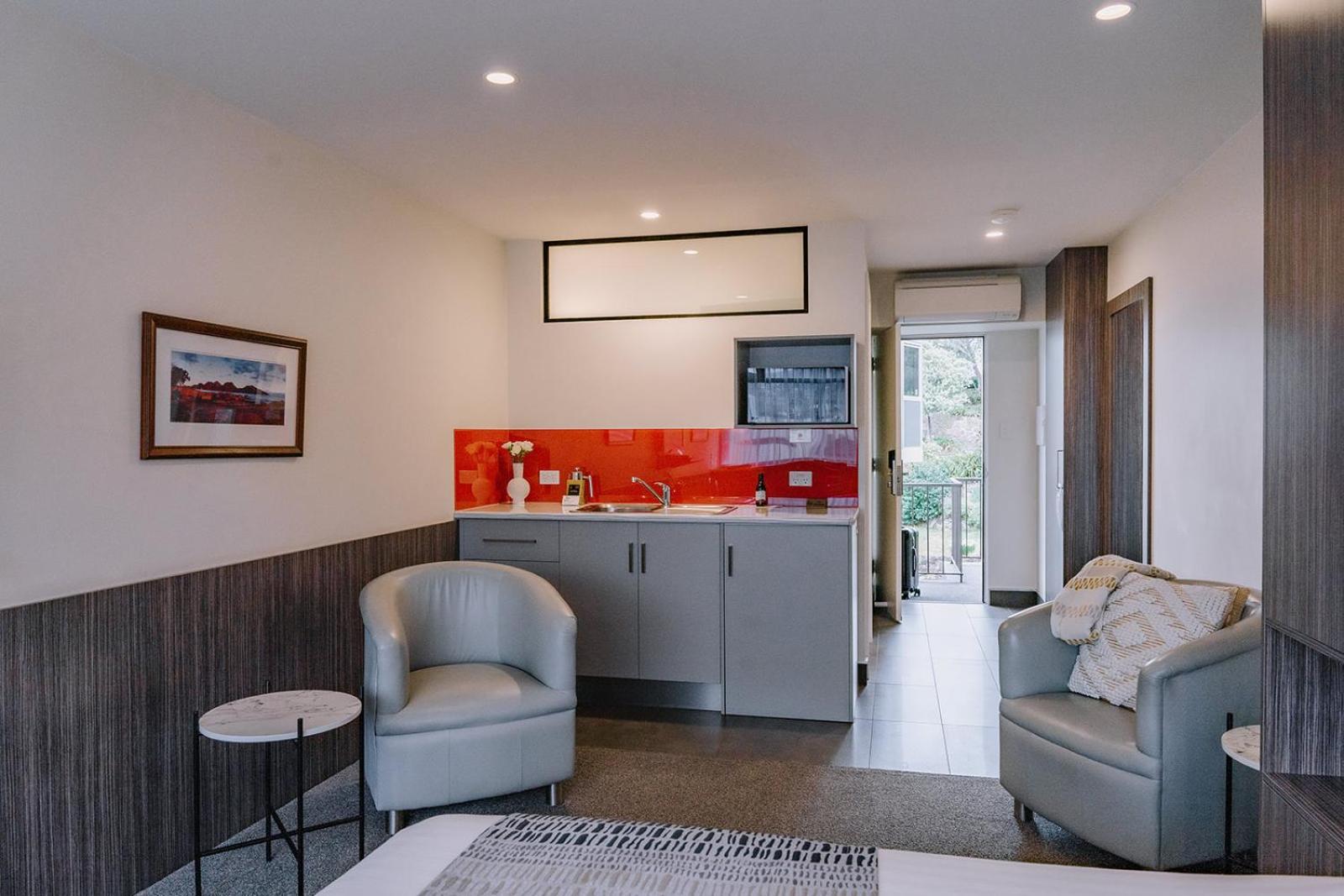 429 Apartments & Suites