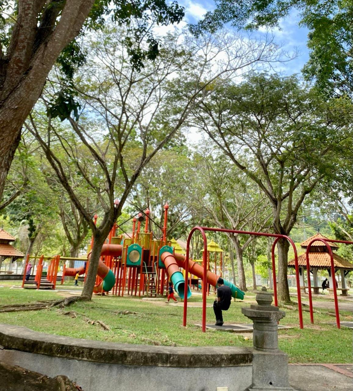 Teluk Batik Holiday Apartment