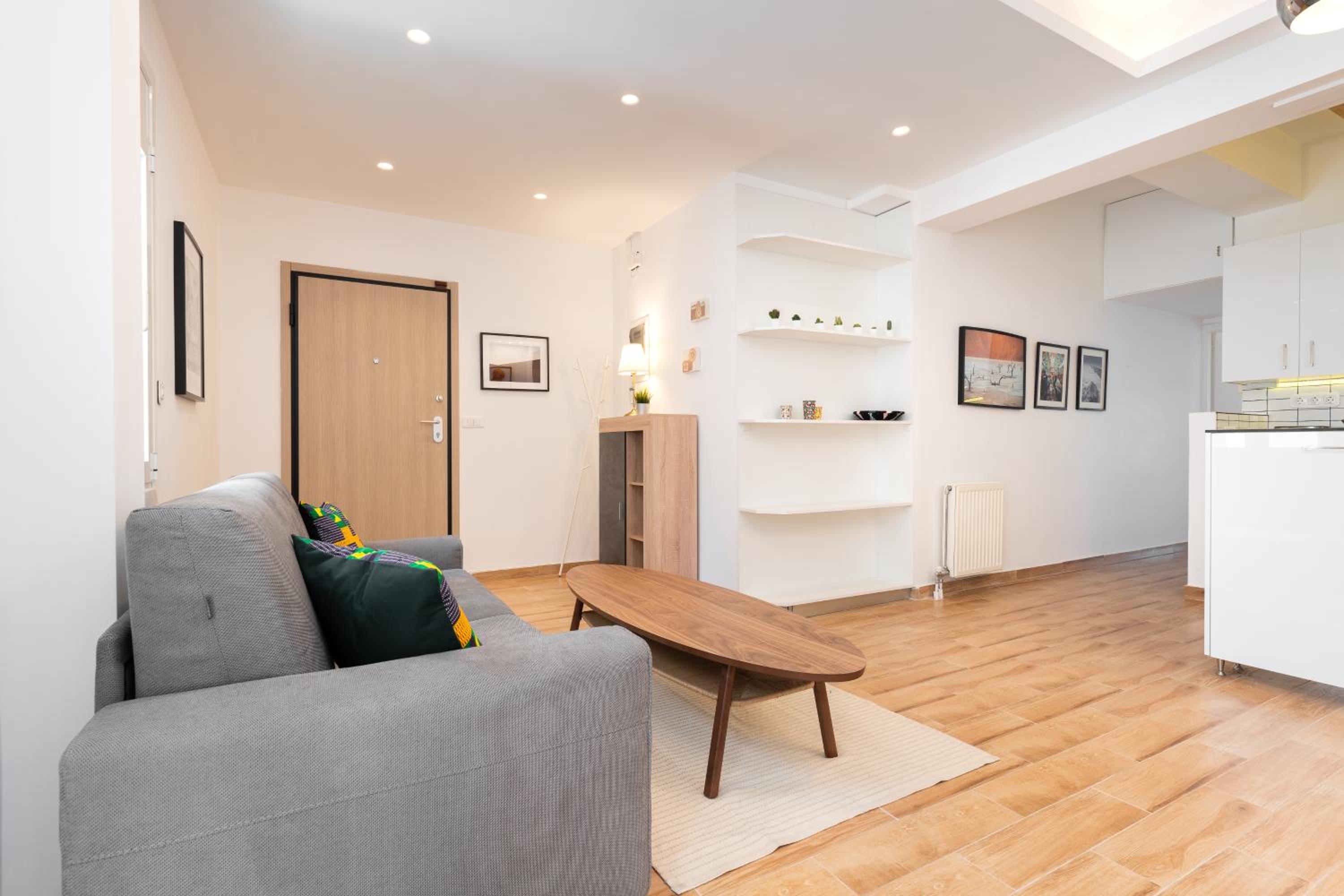 Modern Apartment, Short Walk to Acropolis Sites