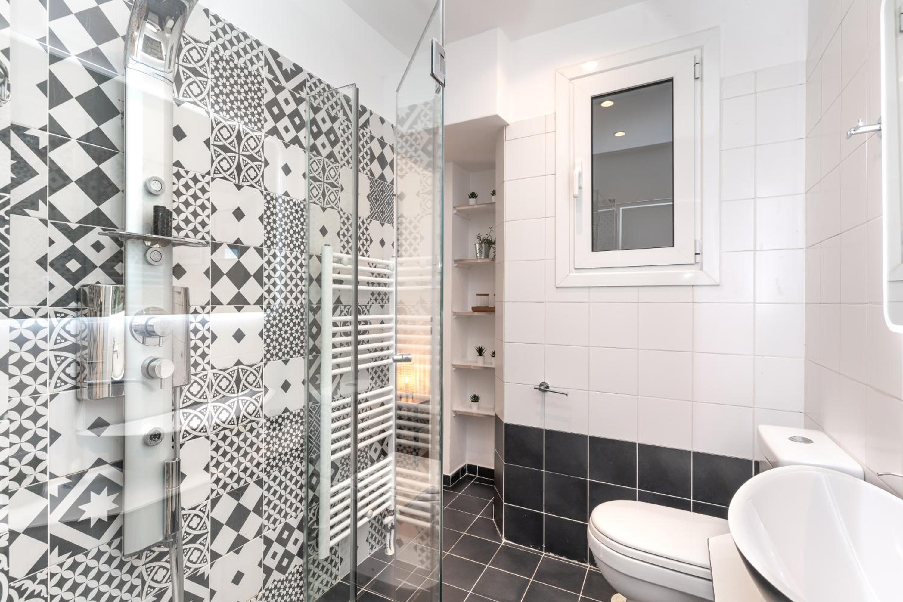 Modern Apartment, Short Walk to Acropolis Sites