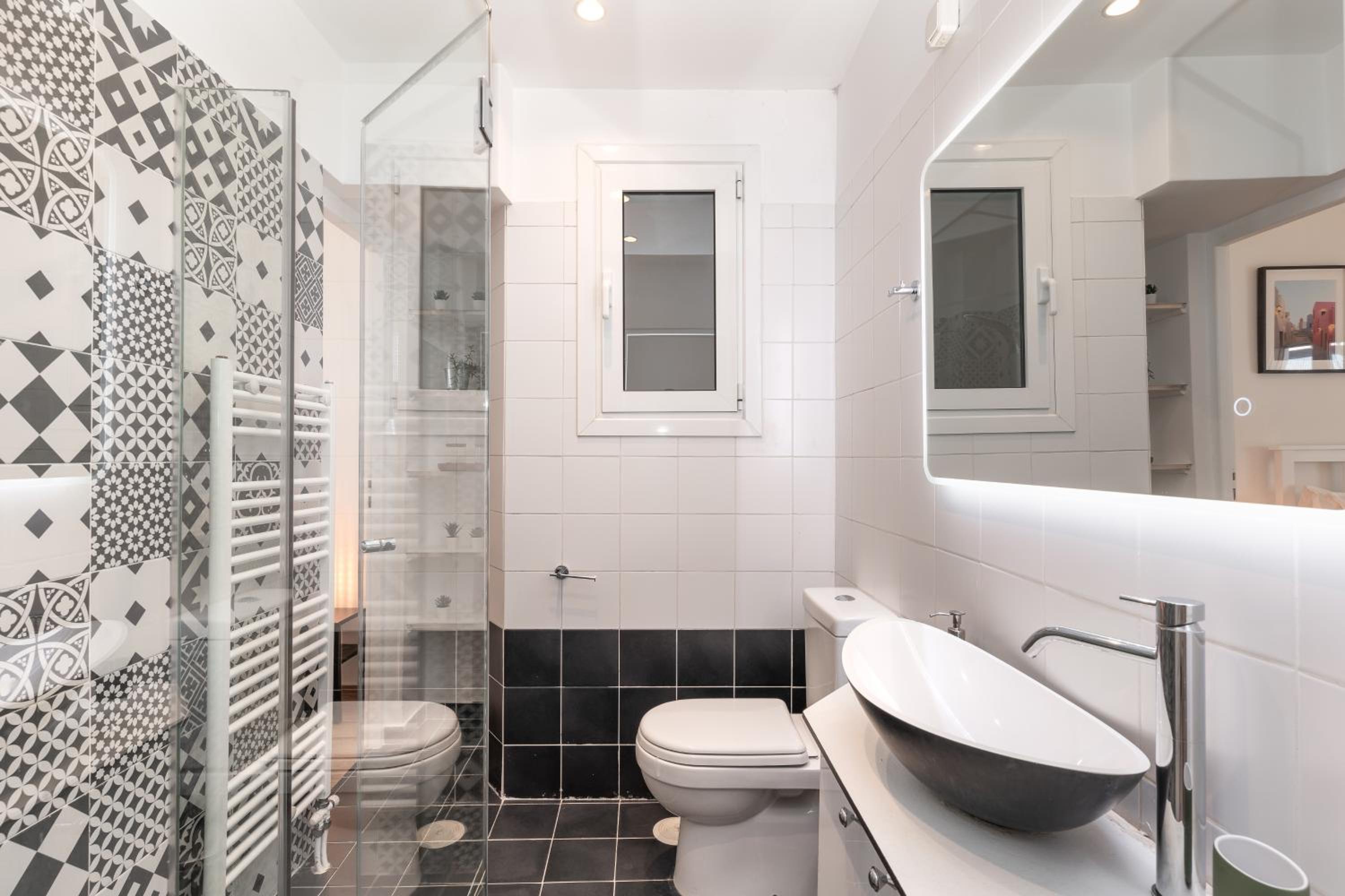 Modern Apartment, Short Walk to Acropolis Sites