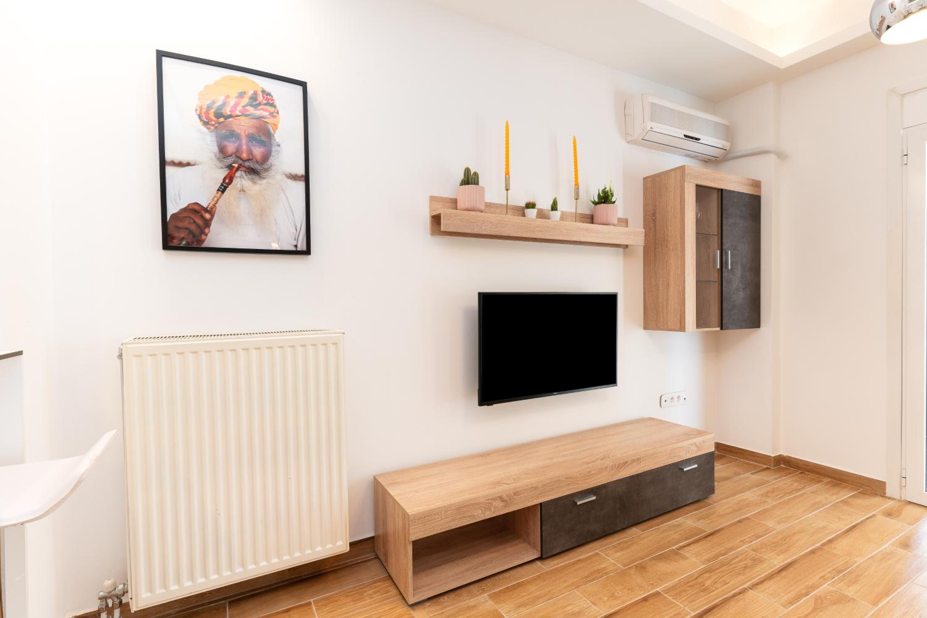 Modern Apartment, Short Walk to Acropolis Sites