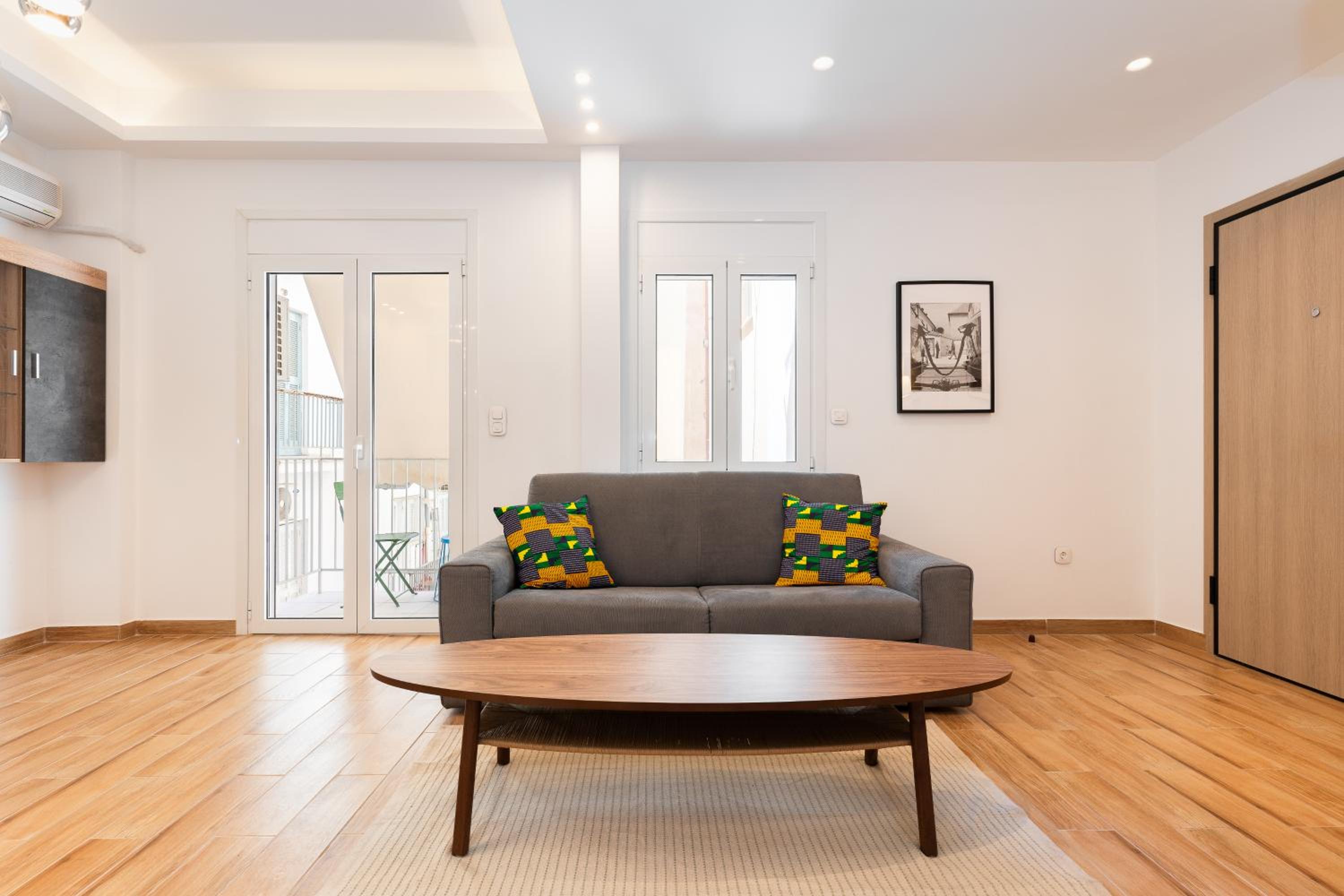 Modern Apartment, Short Walk to Acropolis Sites