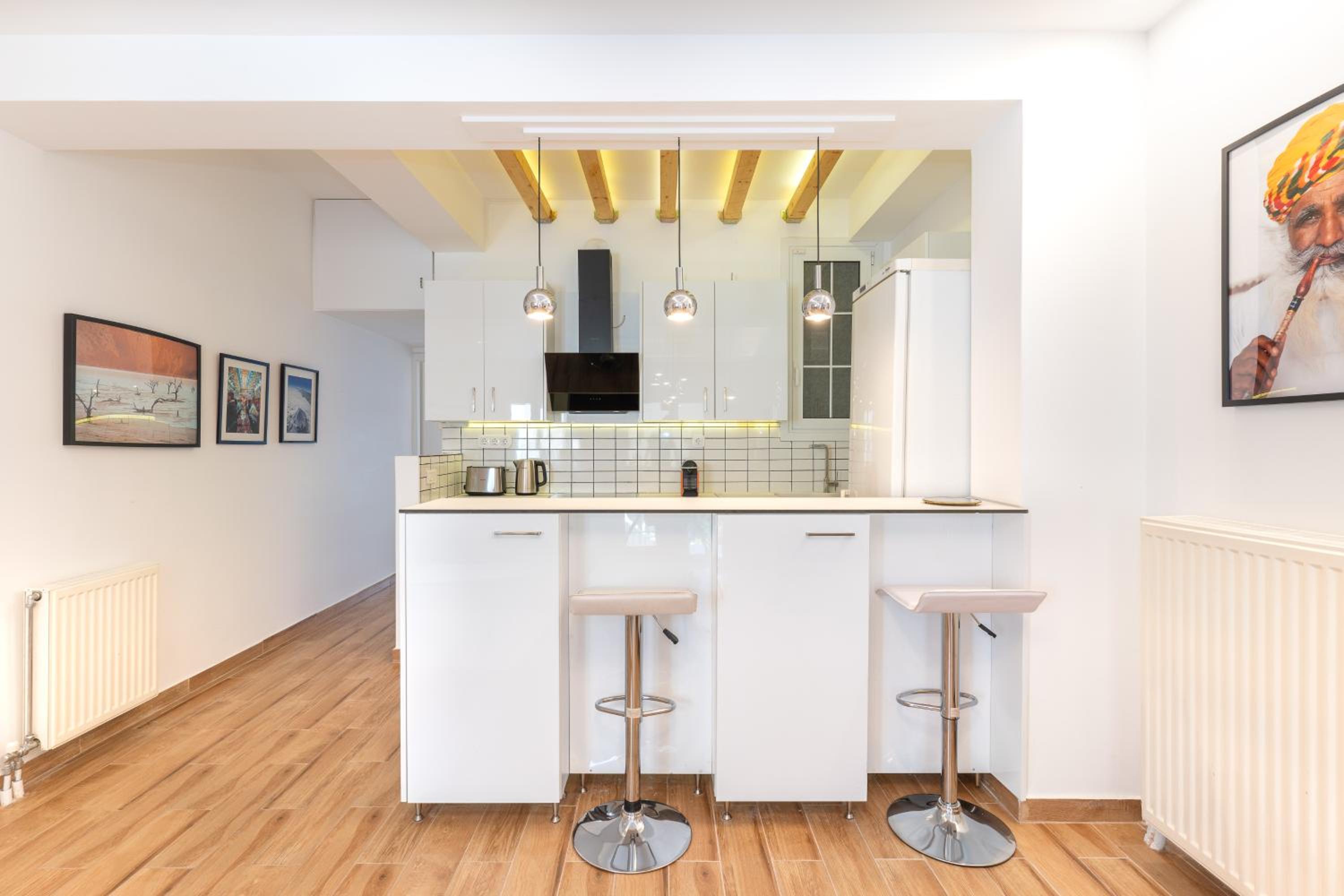 Modern Apartment, Short Walk to Acropolis Sites