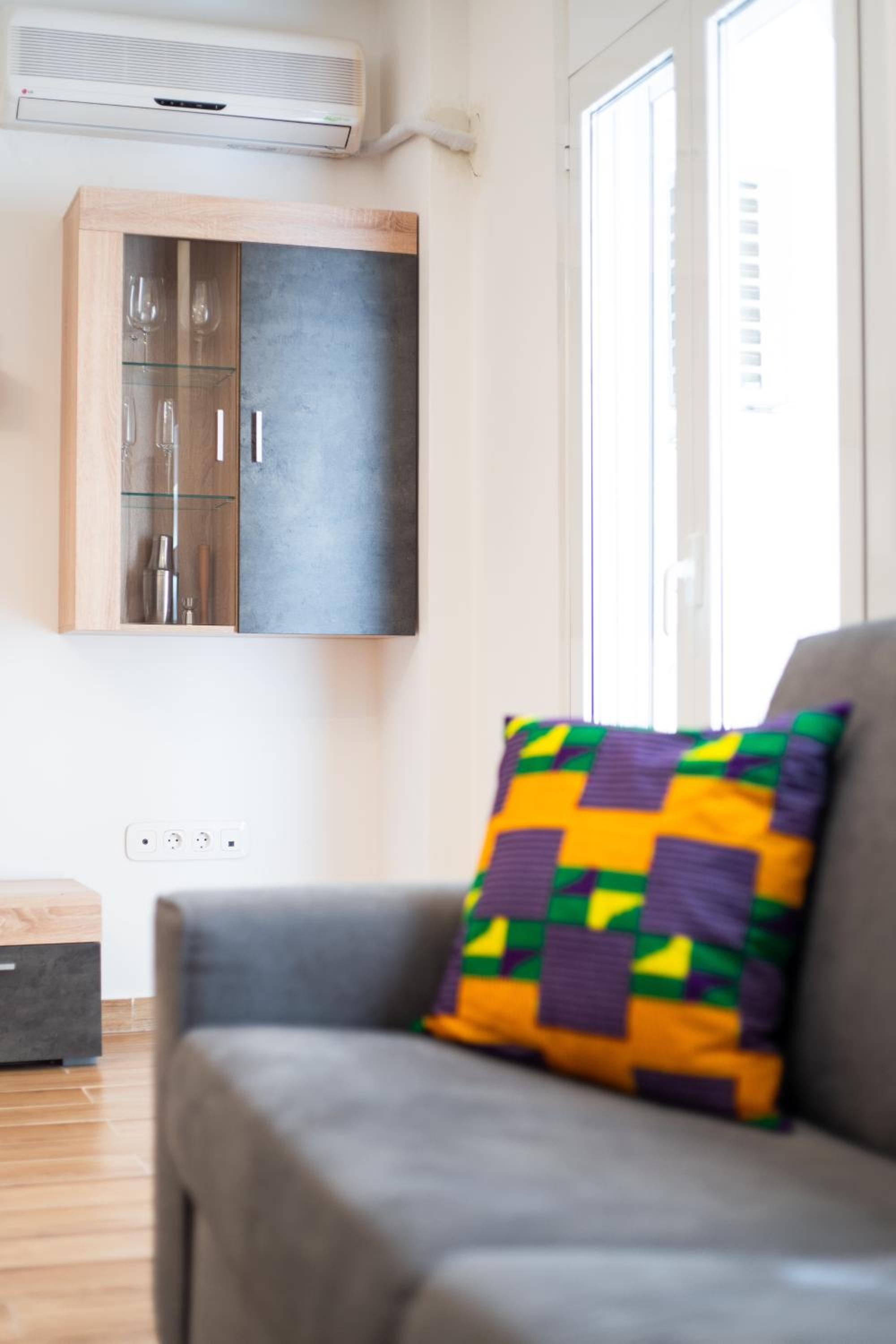 Modern Apartment, Short Walk to Acropolis Sites