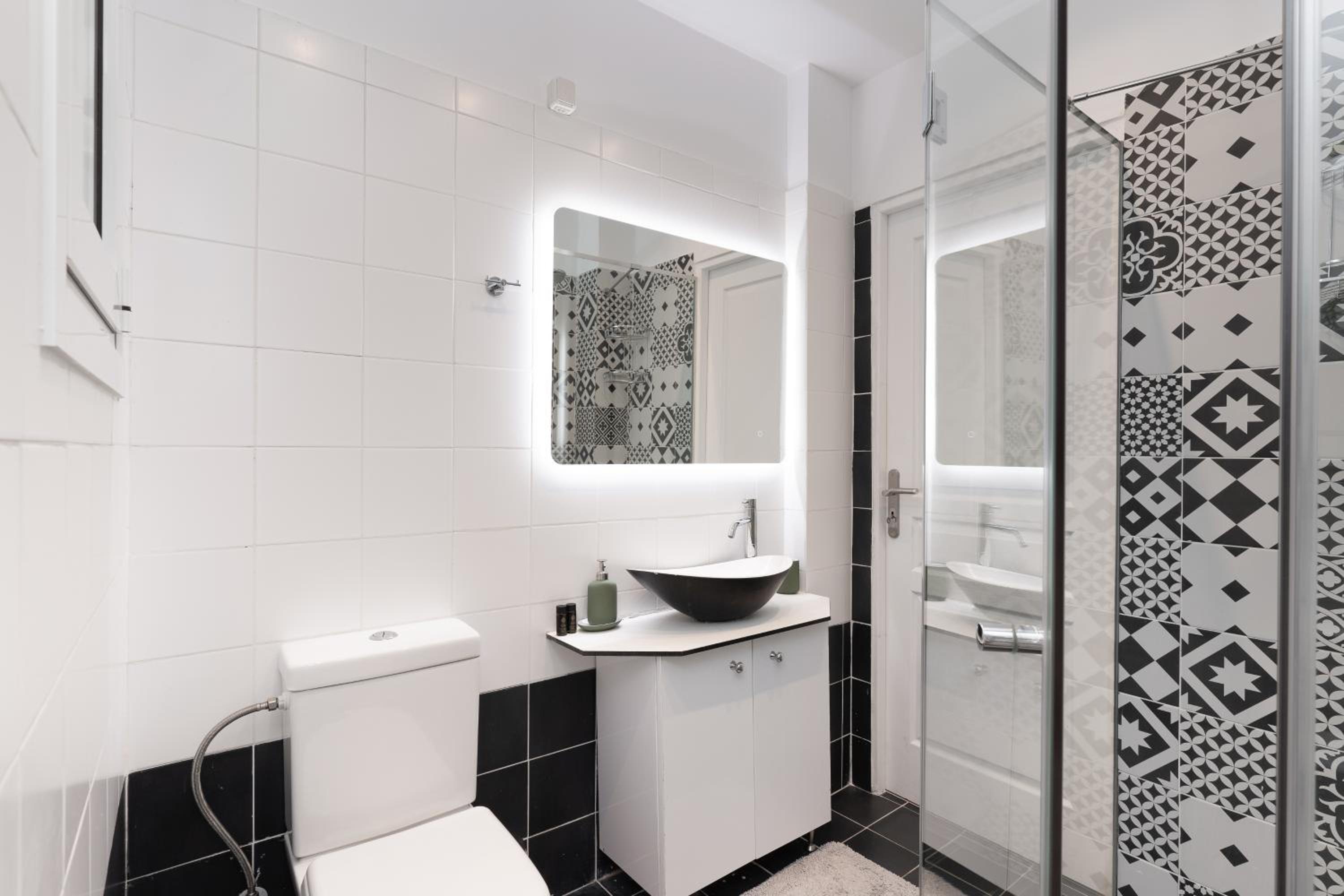 Modern Apartment, Short Walk to Acropolis Sites