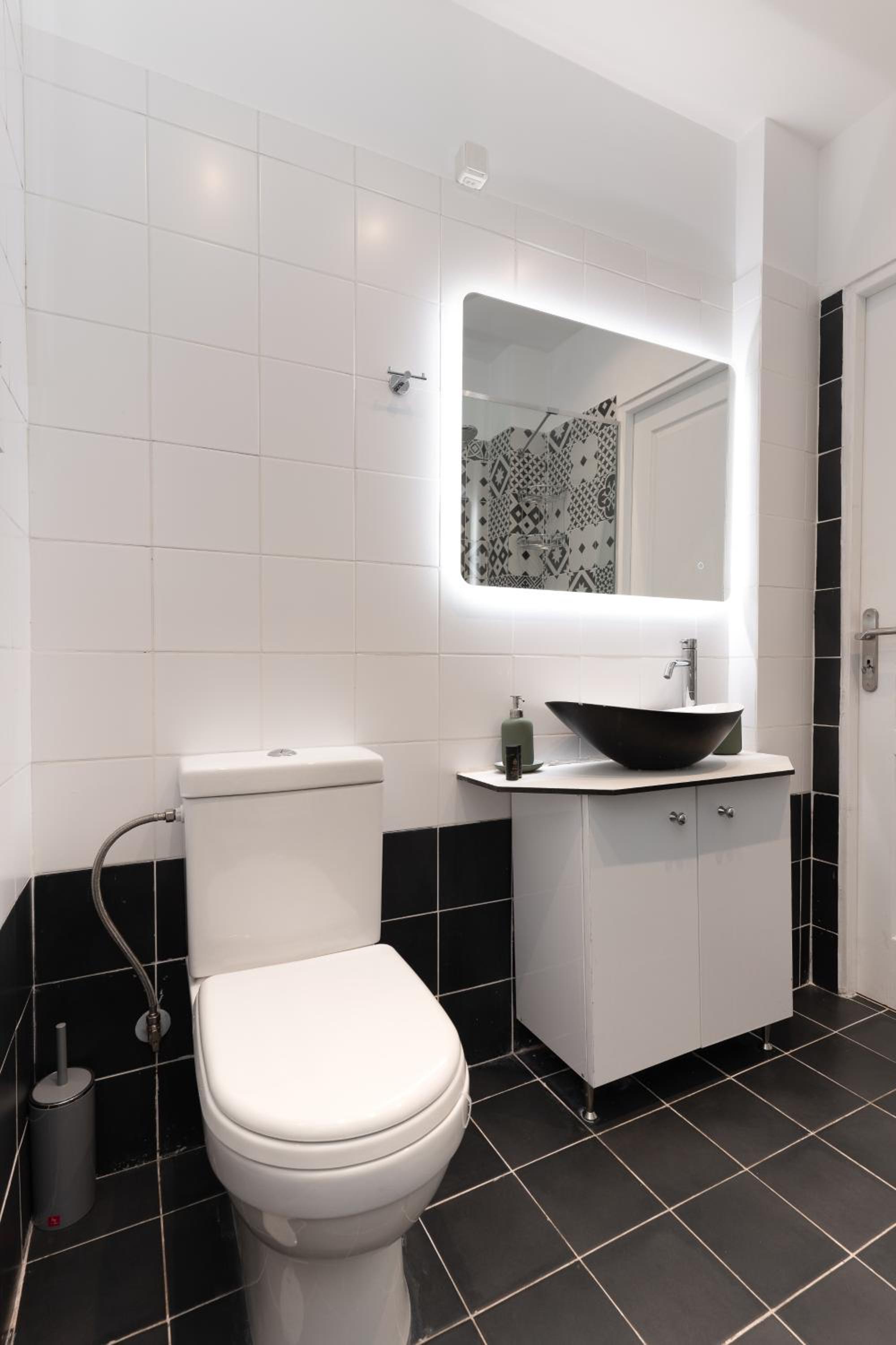 Modern Apartment, Short Walk to Acropolis Sites