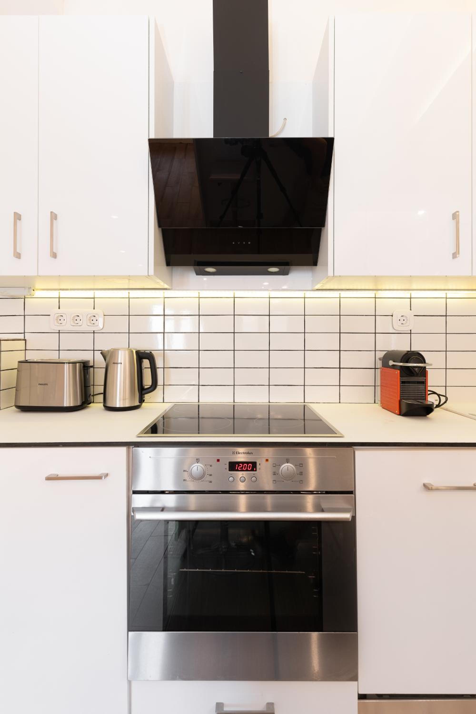 Modern Apartment, Short Walk to Acropolis Sites