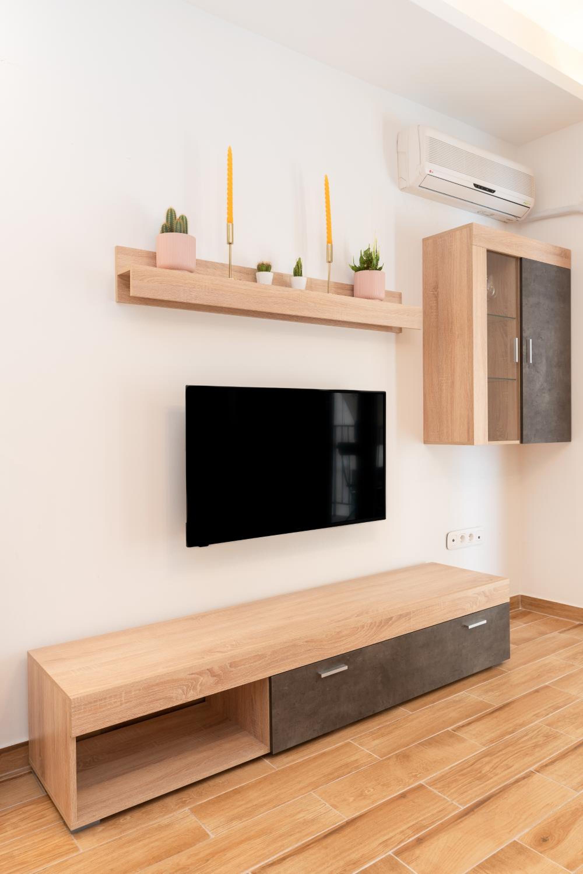 Modern Apartment, Short Walk to Acropolis Sites