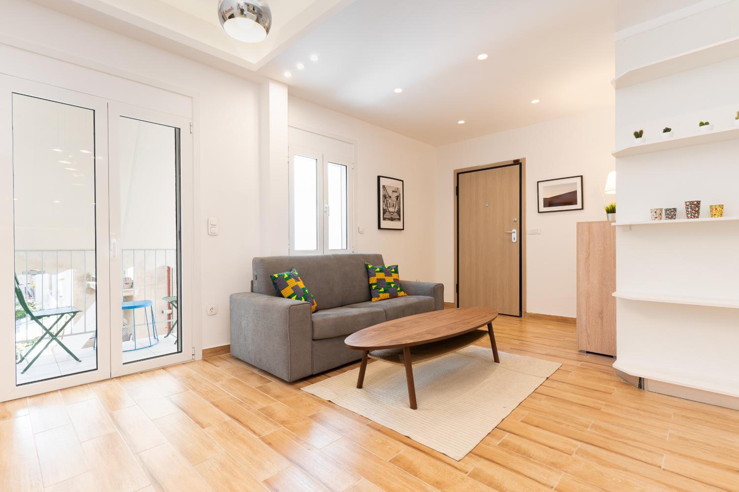 Modern Apartment, Short Walk to Acropolis Sites
