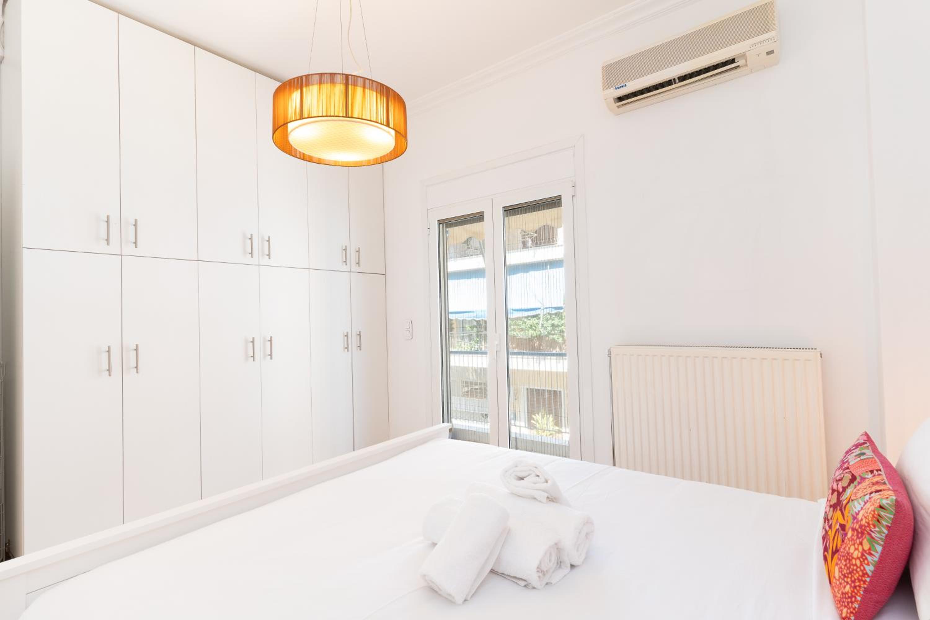Modern Apartment, Short Walk to Acropolis Sites