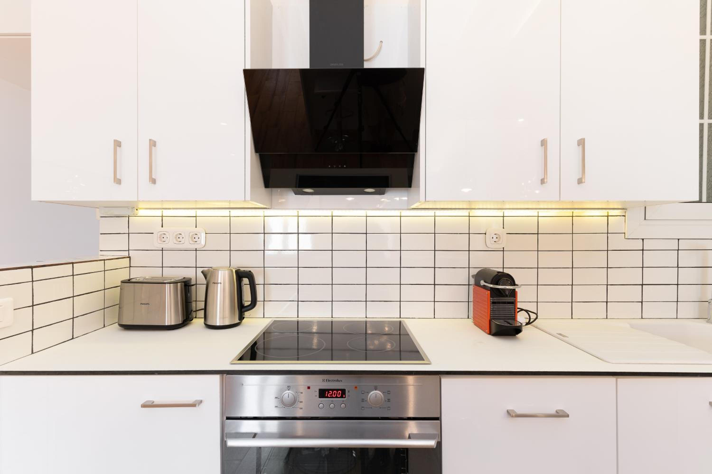 Modern Apartment, Short Walk to Acropolis Sites