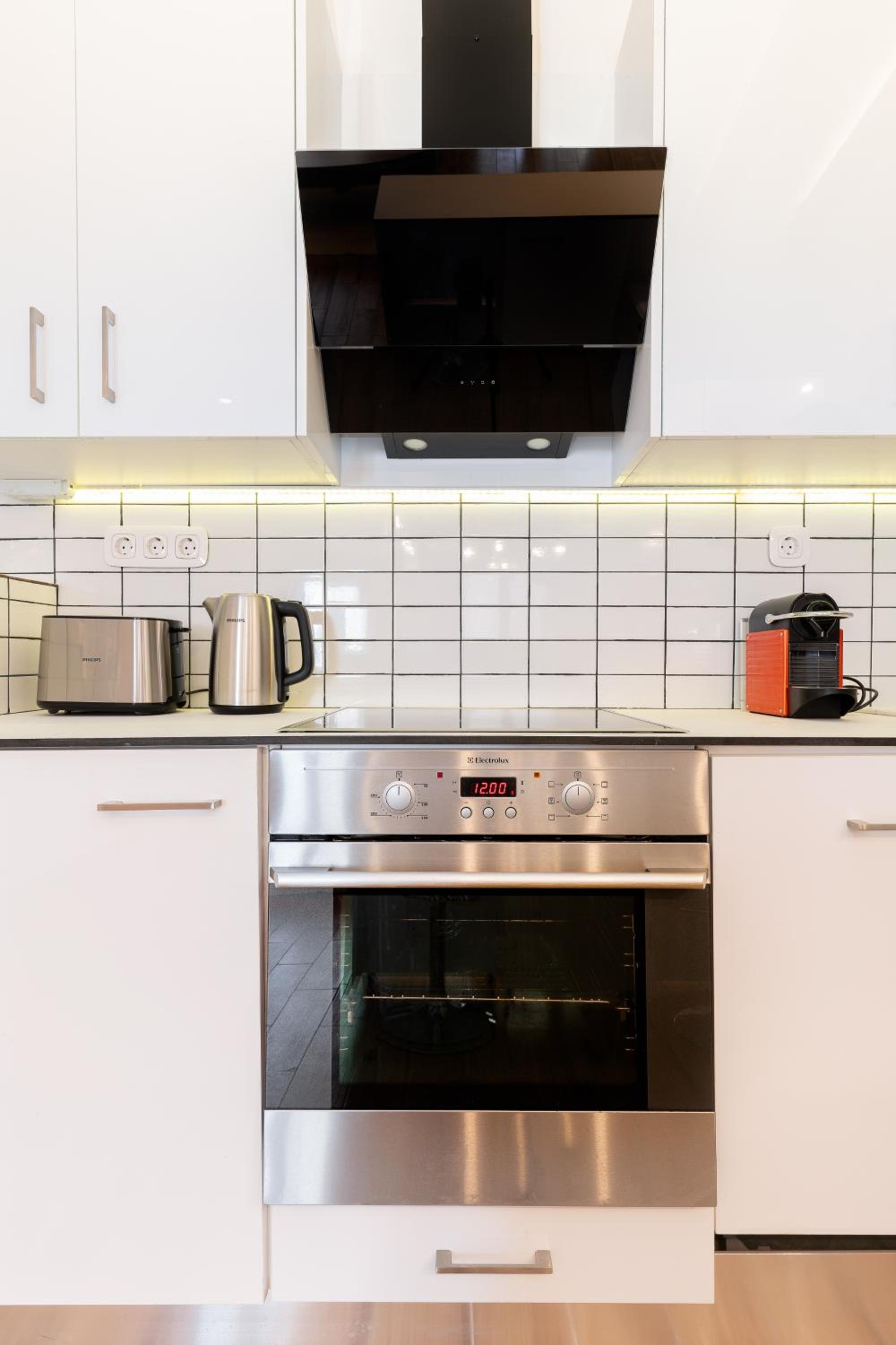 Modern Apartment, Short Walk to Acropolis Sites