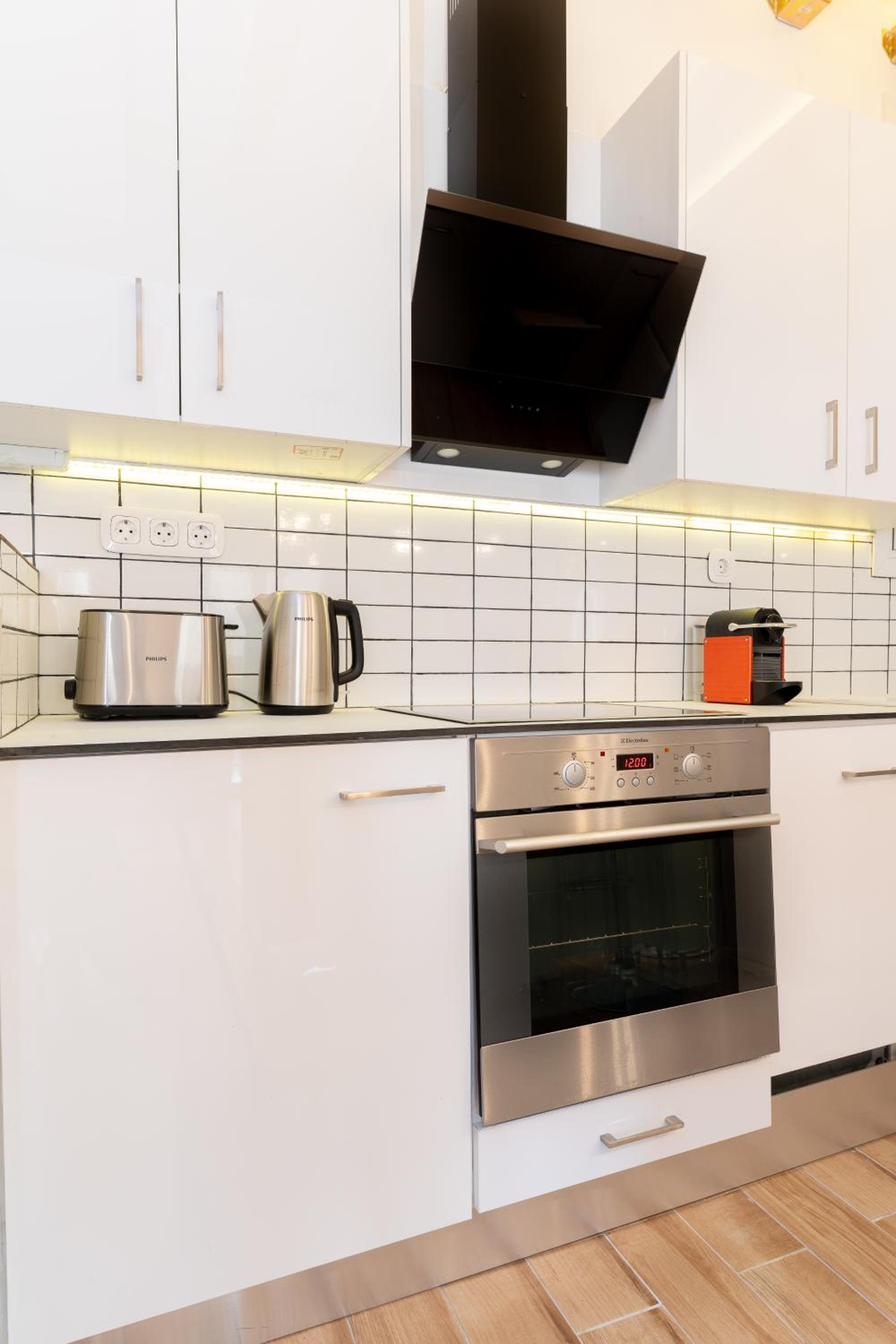 Modern Apartment, Short Walk to Acropolis Sites